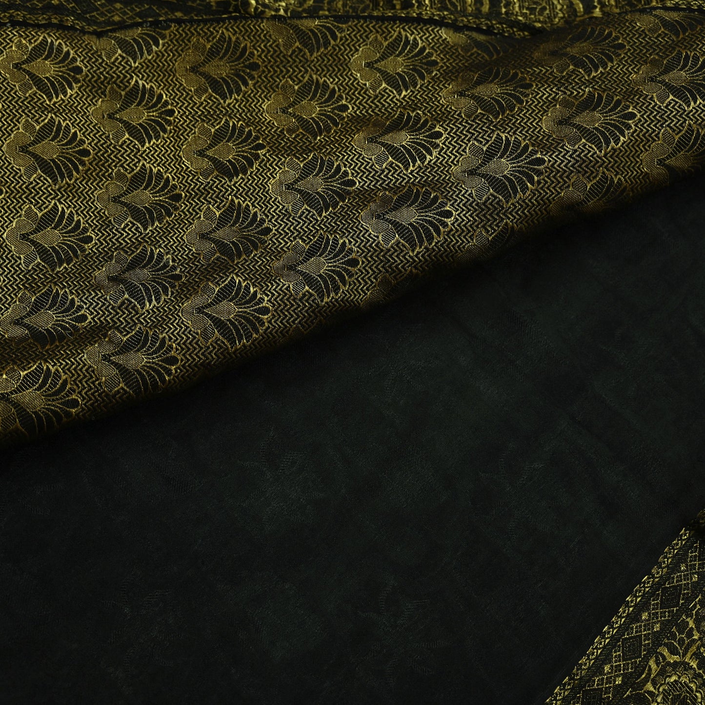 Indian Antique Vintage Black Kanjivaram Saree | Handwoven | 100% Pure Silk | Heavy Zari Work | 5 Yards Craft Fabric for Sewing, Dressmaking