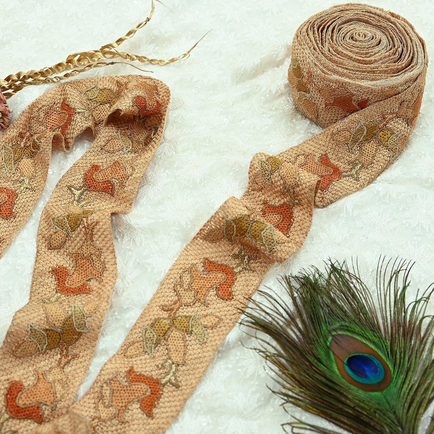 Indian Antique Vintage Real Chain Stitch Border Beige Hand Embroidered Craft Trim Lace Sewing Sarees Ribbon Recycled 1yard Net/Mesh