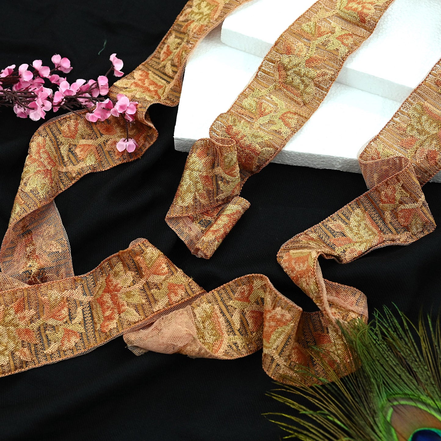 Indian Antique Vintage Real Chain Stitch Border Beige Hand Embroidered Craft Trim Lace Sewing Sarees Ribbon Recycled 1yard Net/Mesh