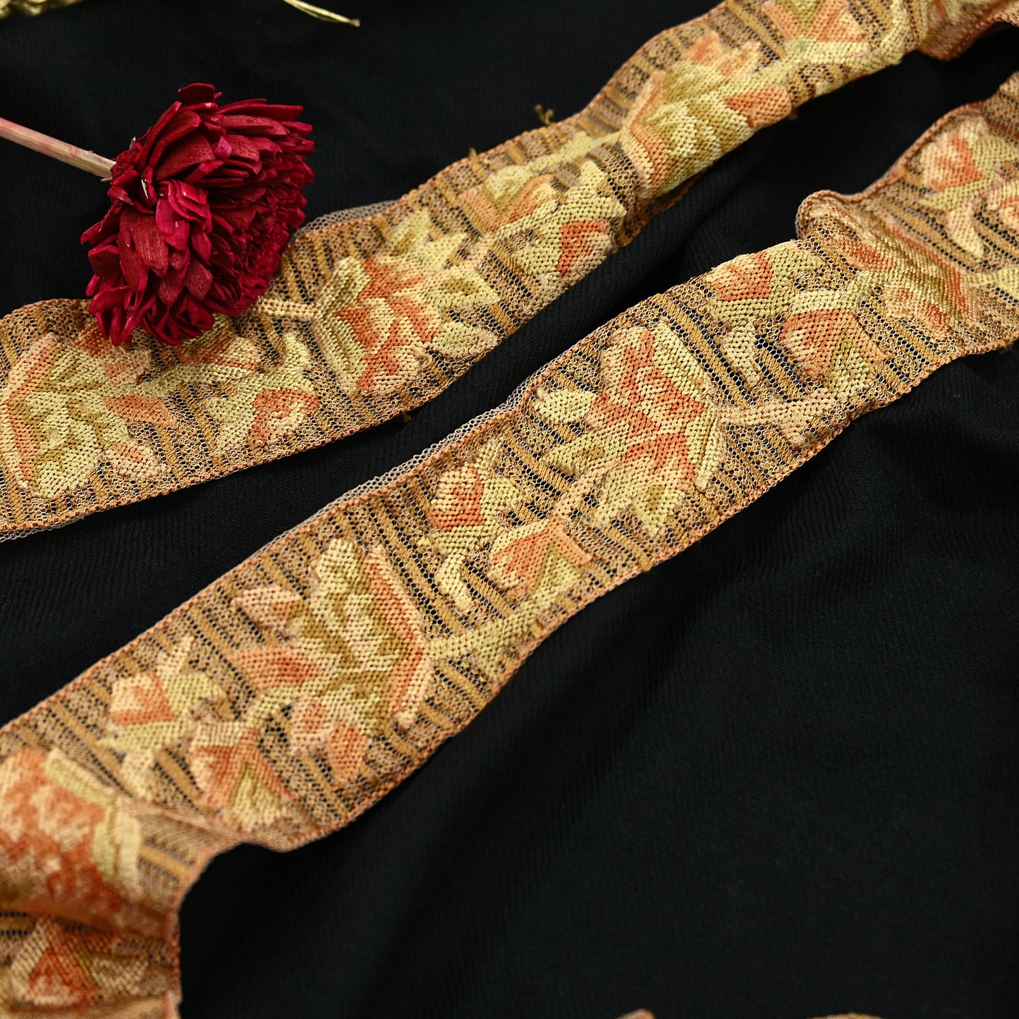 Indian Antique Vintage Real Chain Stitch Border Beige Hand Embroidered Craft Trim Lace Sewing Sarees Ribbon Recycled 1yard Net/Mesh