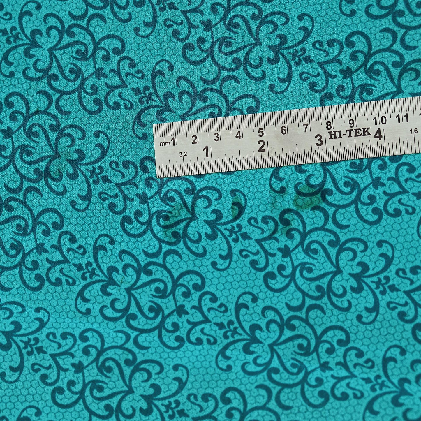 Indian Vintage Moss Crepe Saree | Printed Floral Sari Fabric | 6 Yards | Soft Craft Fabric for Sewing, Dressmaking, Quilting,Upcycling