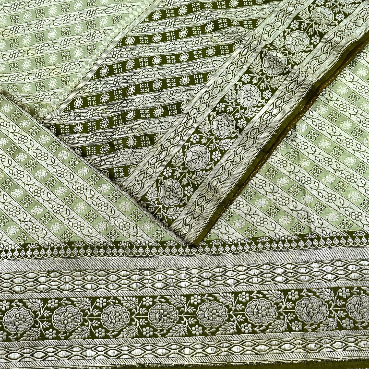 Indian Vintage Green Heavy Wedding Saree Pure Satin Silk Woven Banarasi Brocade Sari Craft Fabric Zari 5Yd Dress Making Crafting used