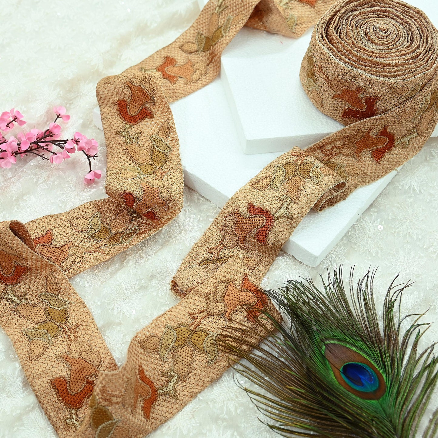 Indian Antique Vintage Real Chain Stitch Border Beige Hand Embroidered Craft Trim Lace Sewing Sarees Ribbon Recycled 1yard Net/Mesh