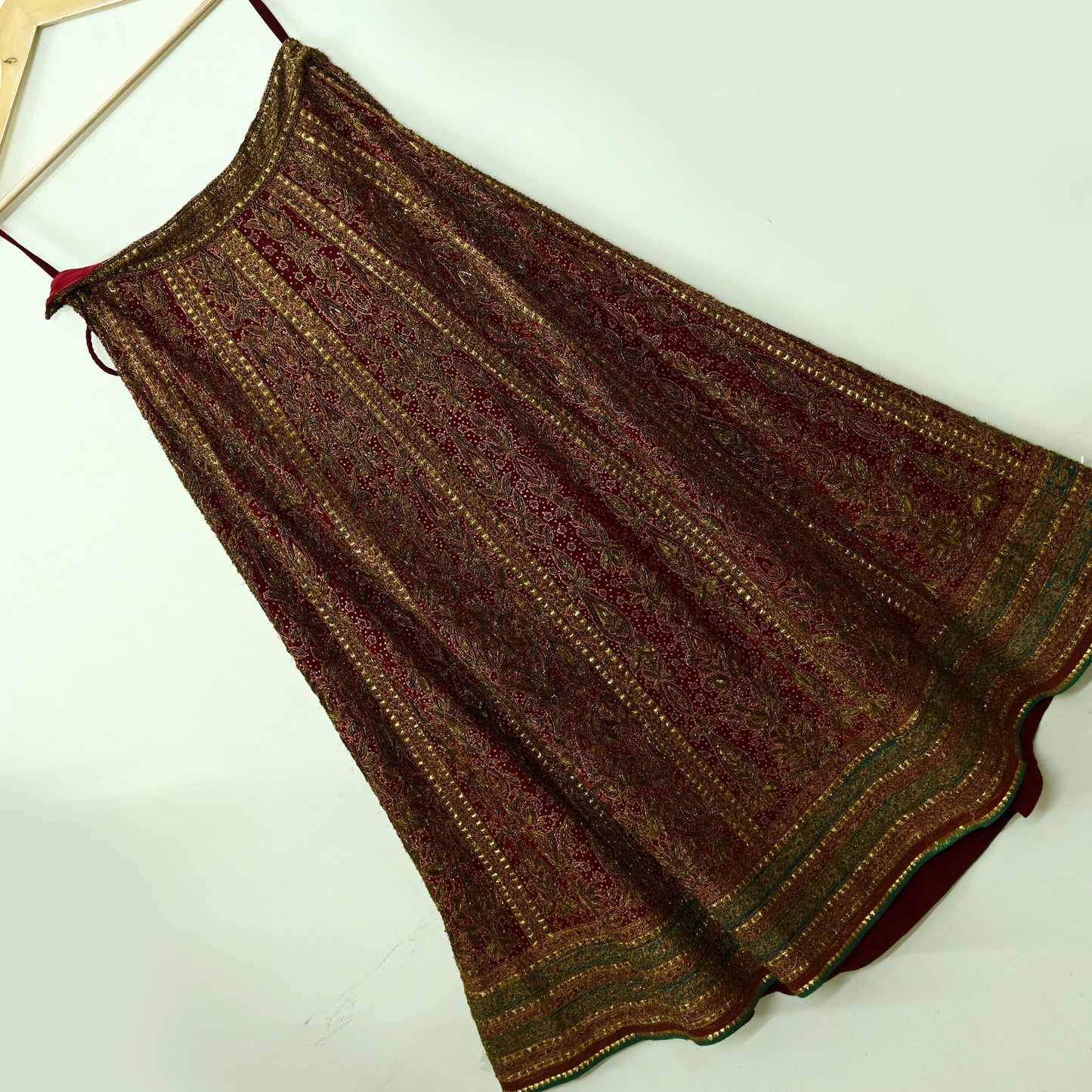 Indian Pre-owned Maroon Pure Silk Hand Embroidered Ritu Kumar Designer Lehenga/Skirt Ethnic Bollywood Party Wear