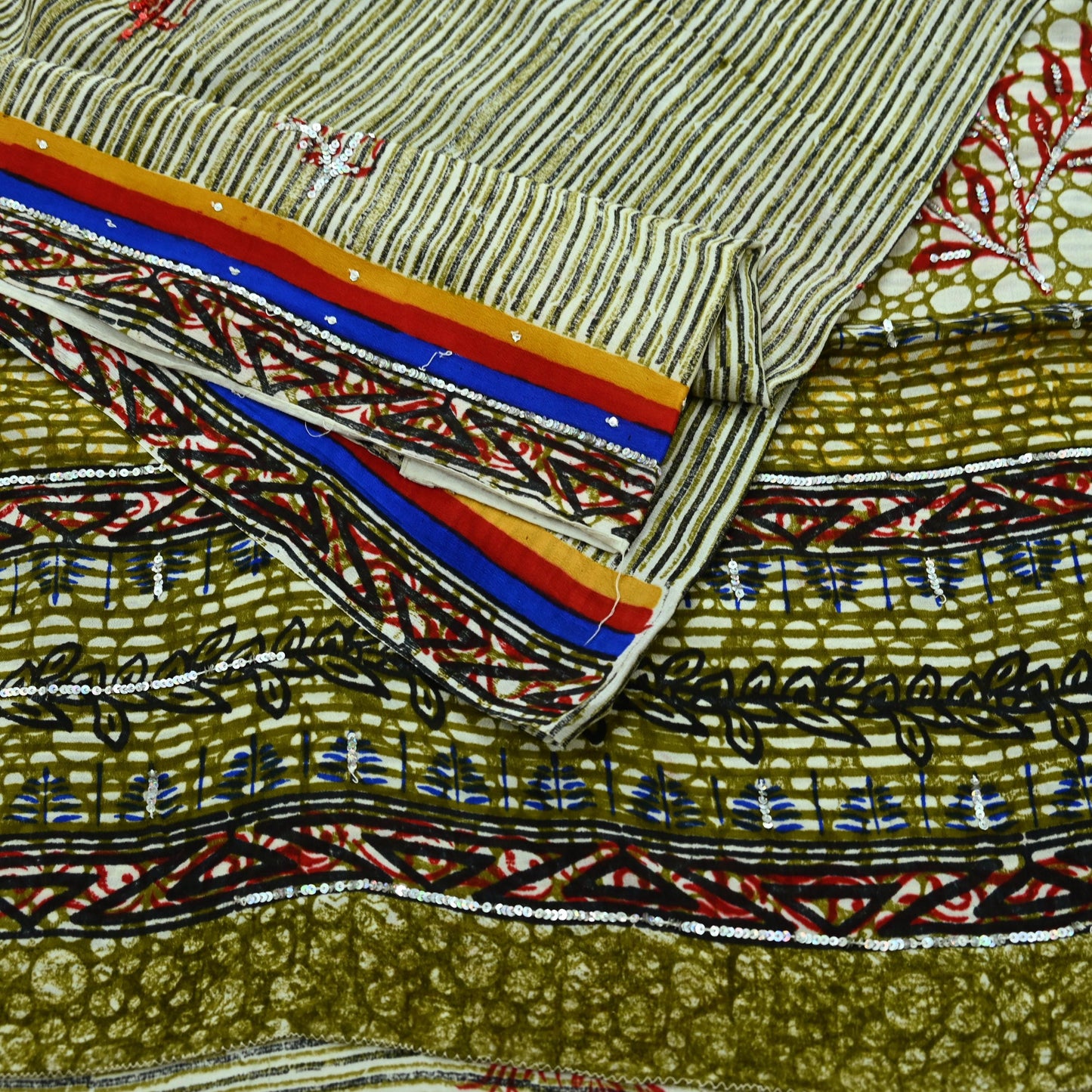 Indian Vintage Sari Pure Crepe Silk Hand Embroidered Saree 5yd Sewing Floral Craft Fabric Sequins Dress making Crafting Quilting