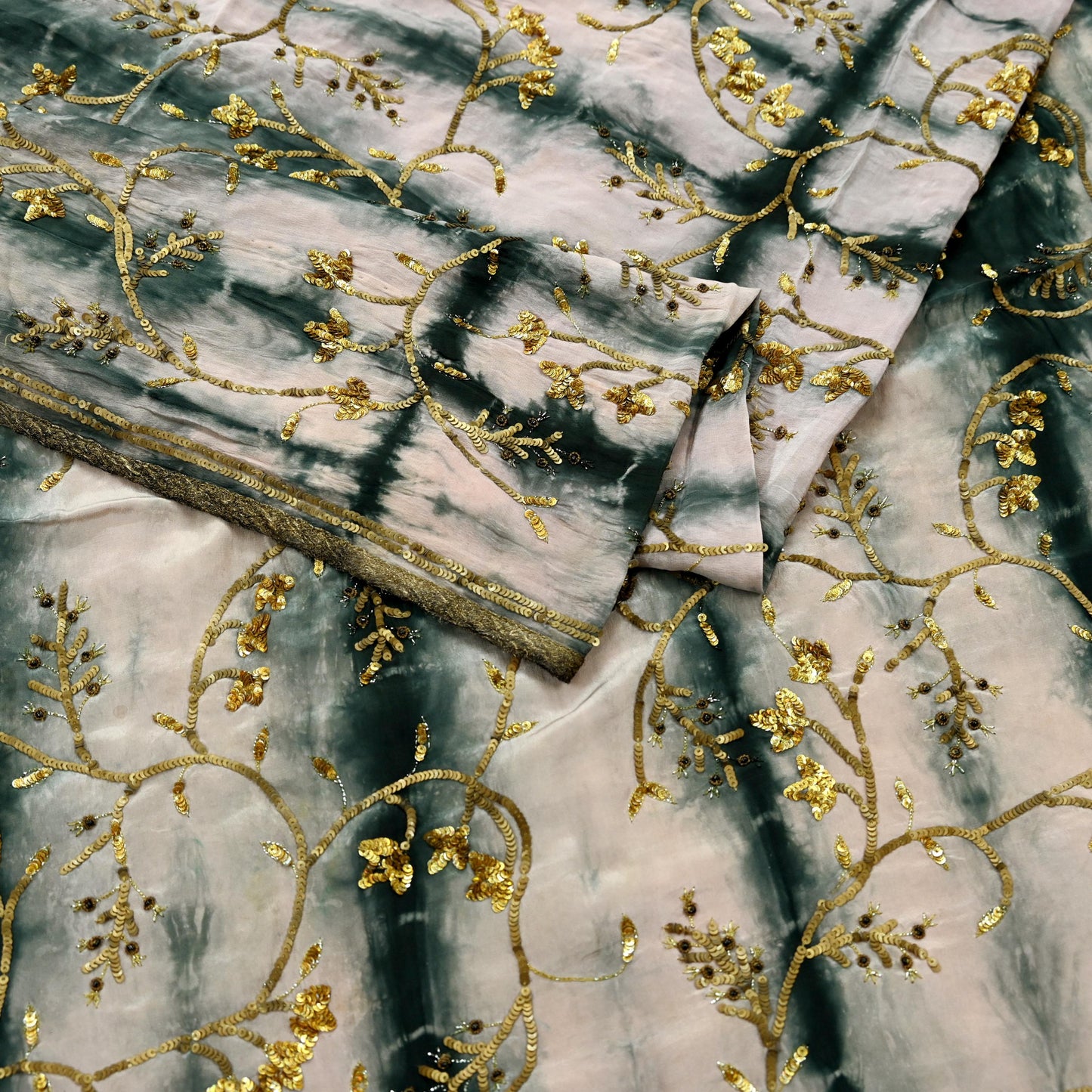 Indian Vintage Saree Pure Crepe Silk Hand Embroidered Tie-Dye Sari Fabric 5yard Sewing Craft Fabric Ethnic Dressmaking Crafting Zardozi Zari