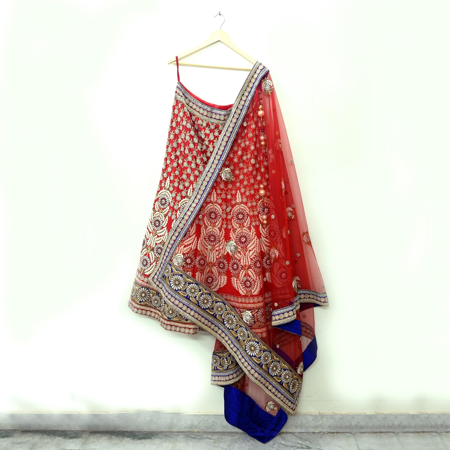 Indian Heavy Hand Embroidered Designer Lehenga Set 2-Piece Anamika Khanna Red Net And Chanderi Silk New Condition