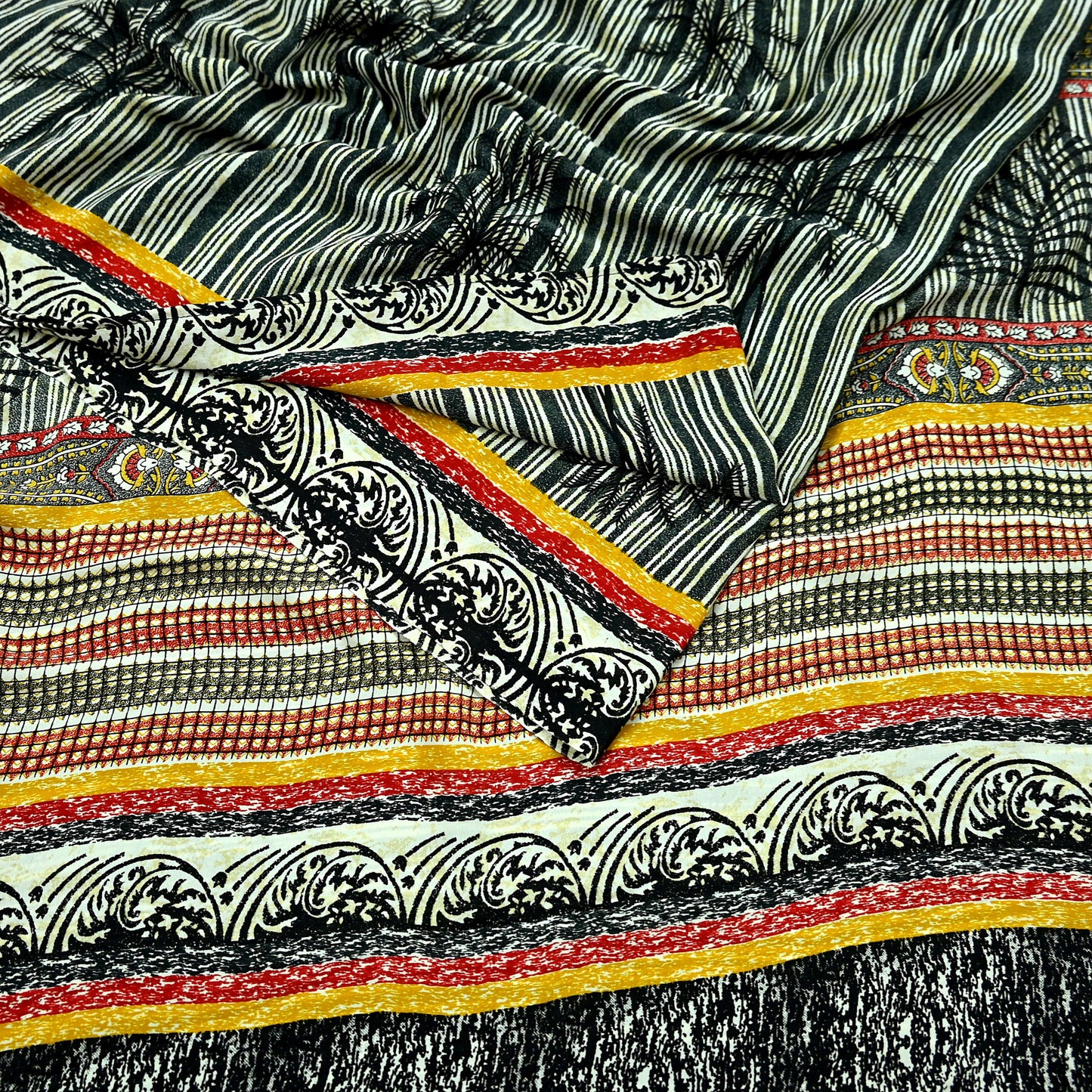Indian Vintage Moss Crepe Saree Printed Abstract Sari Fabric 5 Yards Soft Craft Fabric for Sewing, Dressmaking, Quilting,Upcycling