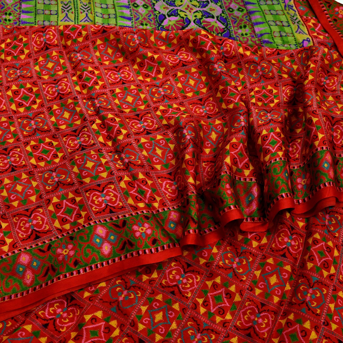 Indian Vintage Red & Green Pure Silk Printed Saree 5 Yards Soft Floral Fabric for Dressmaking, Quilting, Crafting, Sewing, Dress Making