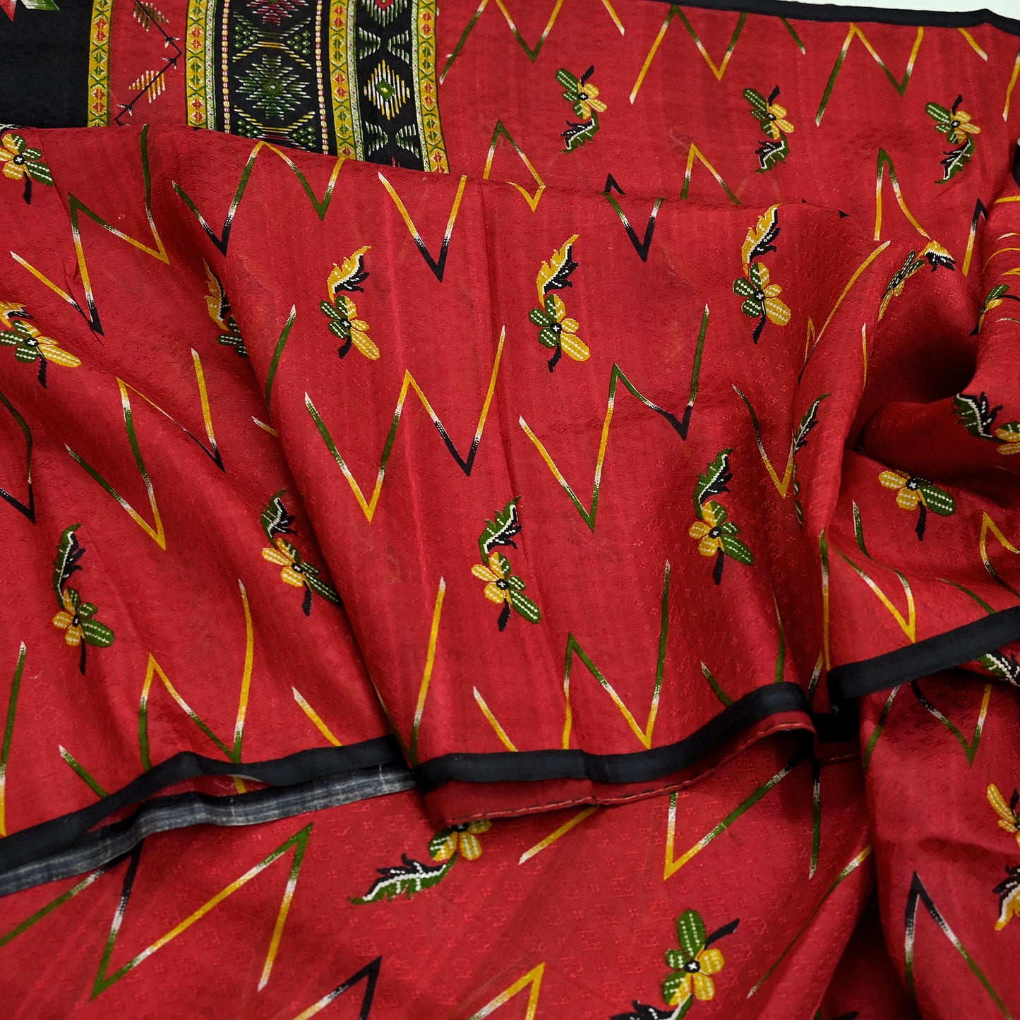 Indian Vintage Sari Red & Black Pure Silk Printed Sarees 6yd Sewing Craft Fabric Dress Making Soft Quilting Crafting Upcycle Used Floral