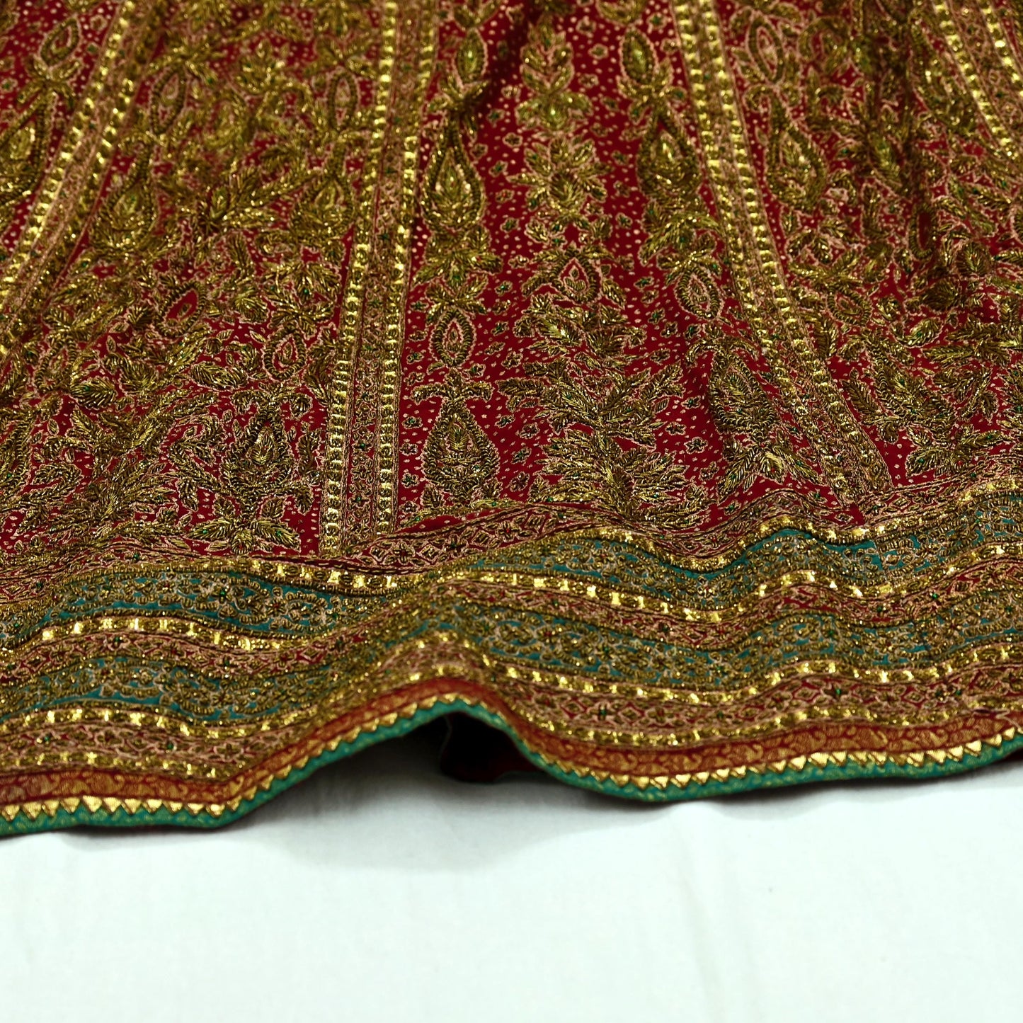 Indian Pre-owned Maroon Pure Silk Hand Embroidered Ritu Kumar Designer Lehenga/Skirt Ethnic Bollywood Party Wear