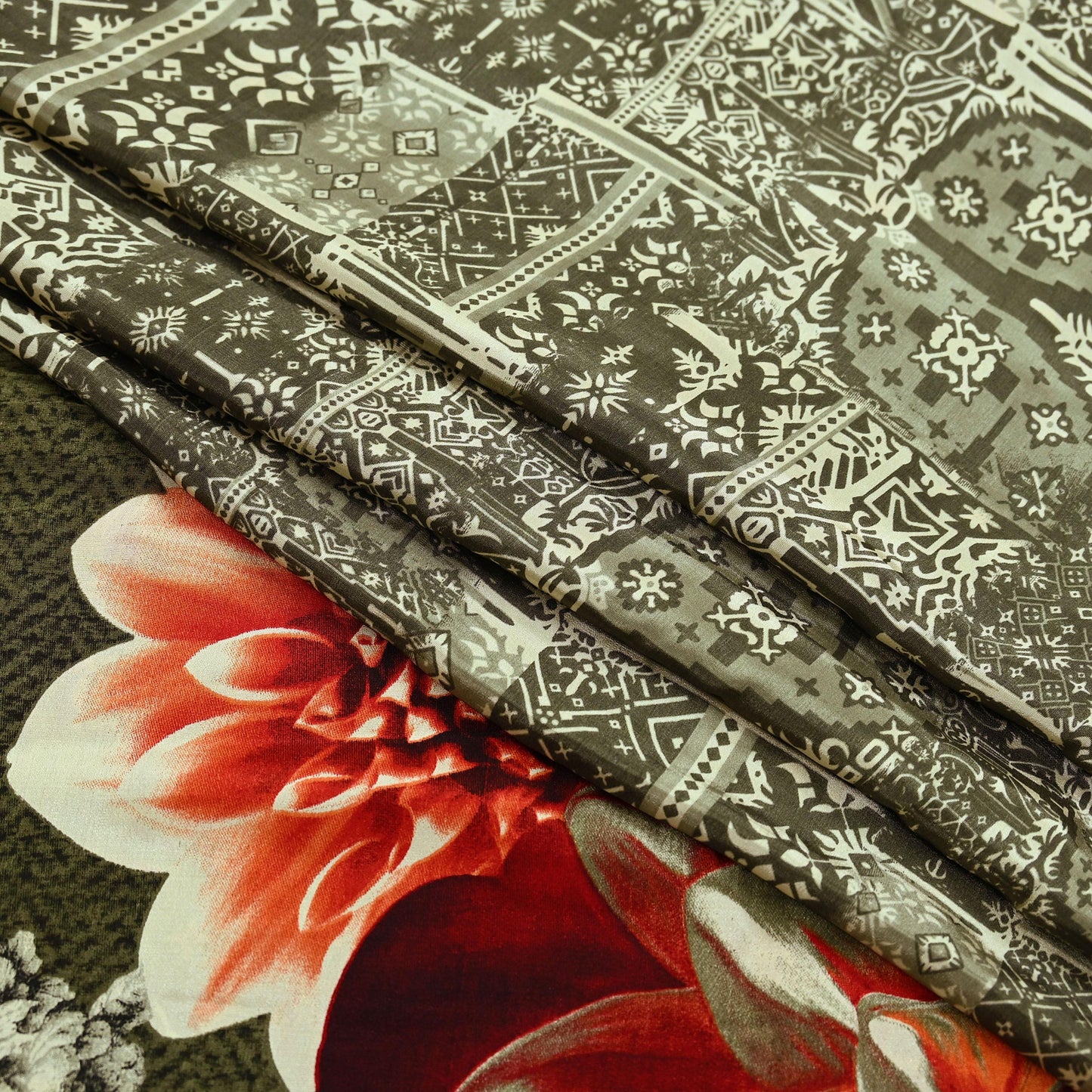 Indian Vintage Saree Ivory & Green Moss Crepe Digital Printed Sari Fabric 6yd Sewing Soft Craft Fabric Dressmaking Dress Designing Quilting