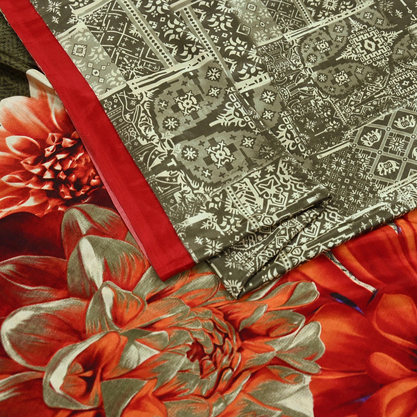 Indian Vintage Saree Ivory & Green Moss Crepe Digital Printed Sari Fabric 6yd Sewing Soft Craft Fabric Dressmaking Dress Designing Quilting