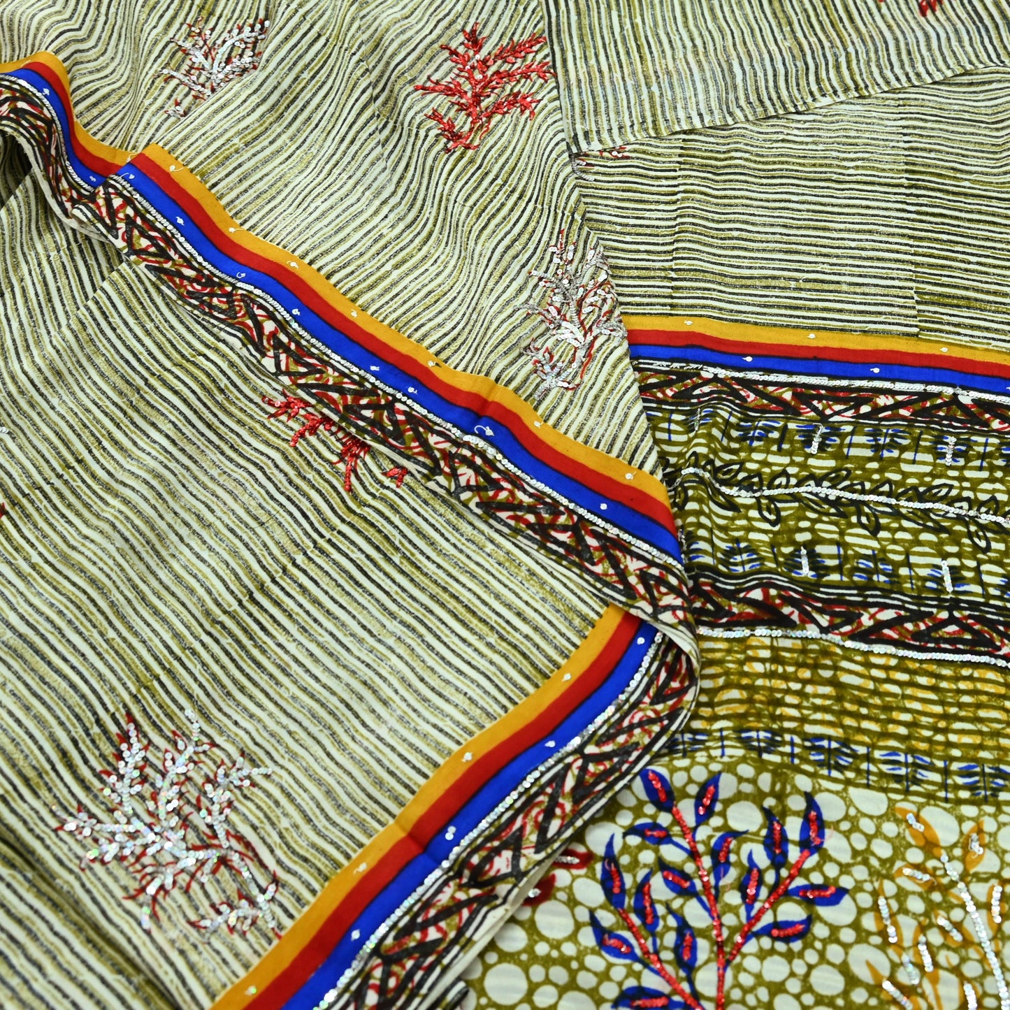 Indian Vintage Sari Pure Crepe Silk Hand Embroidered Saree 5yd Sewing Floral Craft Fabric Sequins Dress making Crafting Quilting