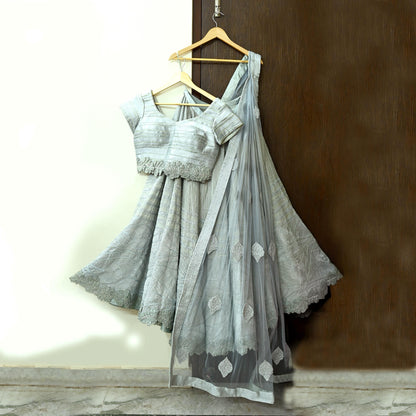 Pre-owned Heavy Green Gray Chanderi Silk/Net Hand Embroidered Lehenga 3pcs Set By Designer Shantanu & Nikhil Bridal Wear Padded Blouse