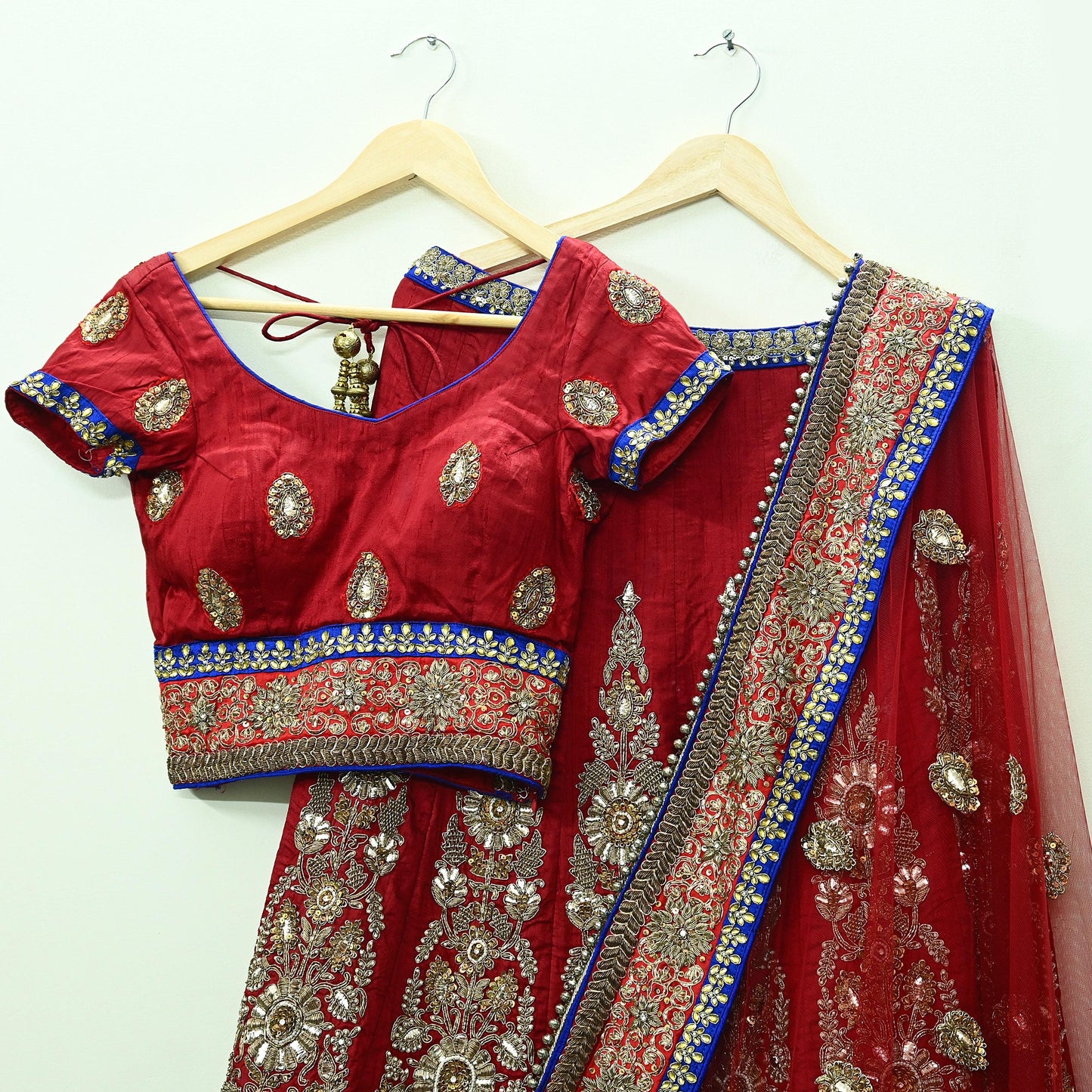 Indian Pre-owned Heavy Red & Blue Pure Chanderi Silk/Net Hand Embroidered Lehenga 3pcs Set By Designer Sabyasachi Bridal Wear With Blouse