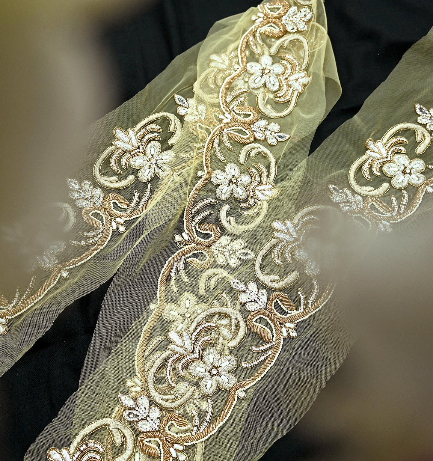 Indian Vintage Beige Sari Border Hand Embroidered 1yd Craft Trim Lace Sewing Net/Mess Ribbon Recycled Sari Border Zardozi/ Dabka Zari