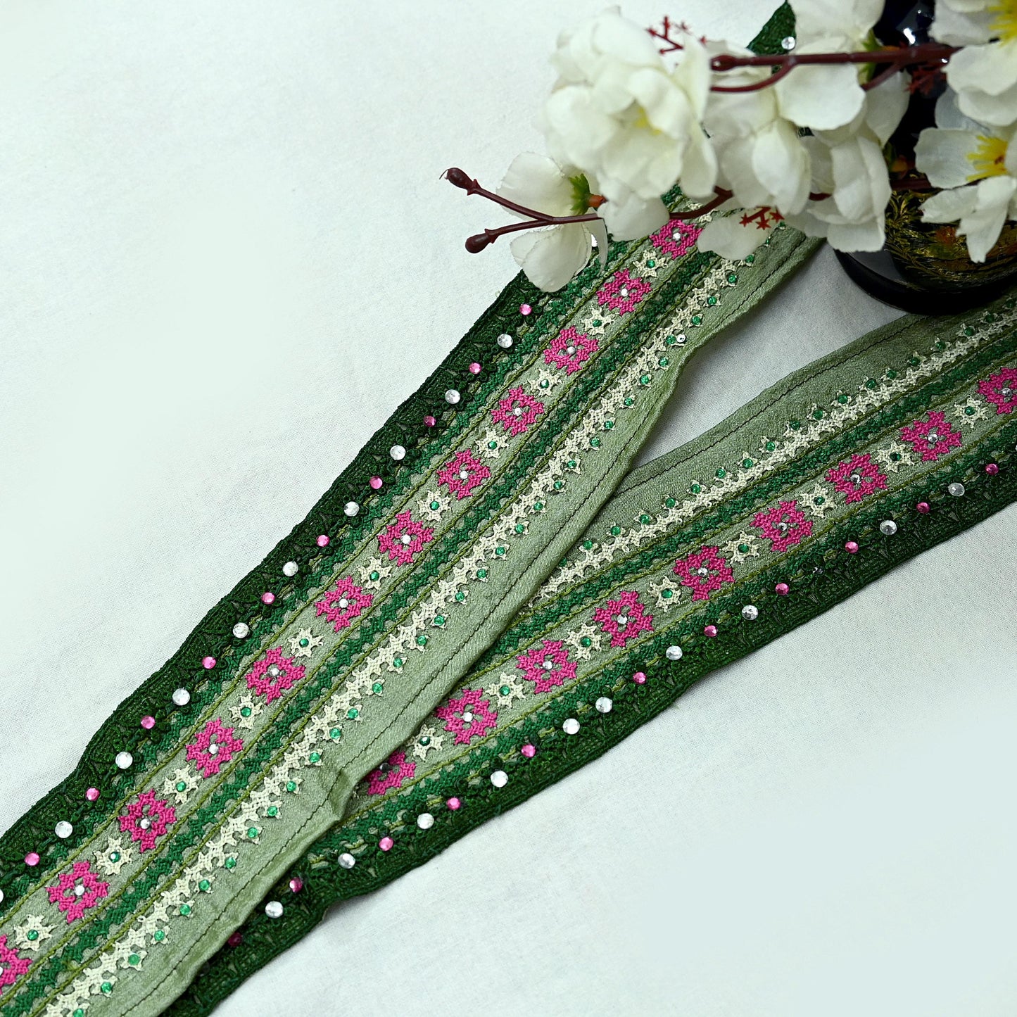 Indian Vintage Sari Border Pure Silk Hand Embroidered crosia 1yd Craft Trim Lace Sewing Sari Ribbon Recycled Dress making Crafting Quilting