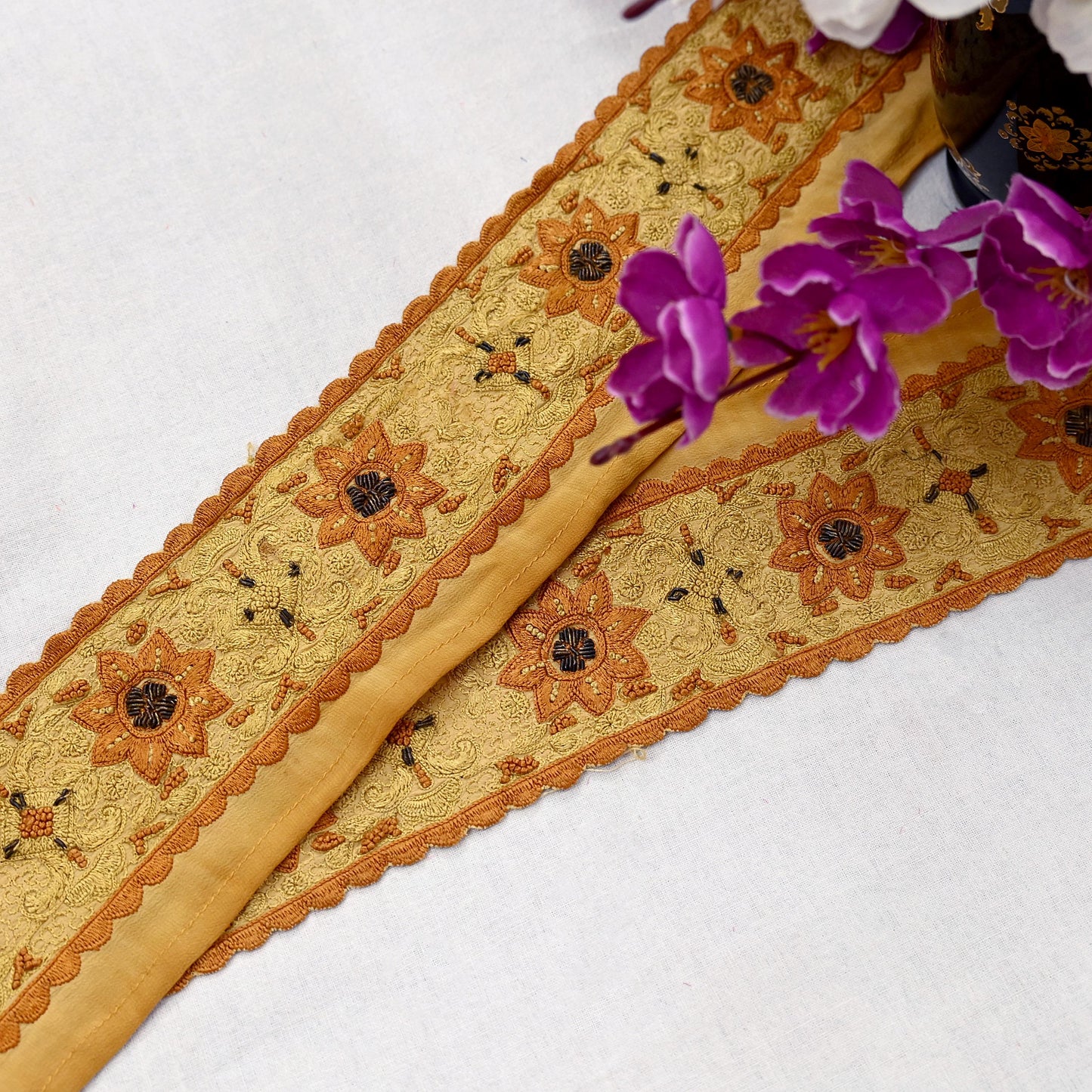 Indian Vintage Sari Border Hand Embroidered Craft Trim Lace Sewing Sari Ribbon Pure Crepe silk 1yd For Dress Making Designing Zari