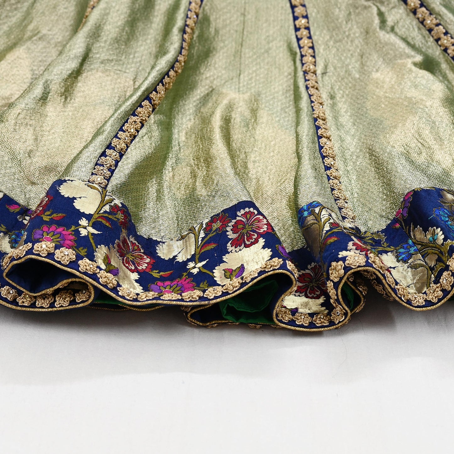 Indian Pre-owned Green Pure Tissue Silk Hand Embroidered Lehenga/Skirt Designer By Anamika Khanna Bridal Wear Zardozi/ Dabka Bollywood skirt