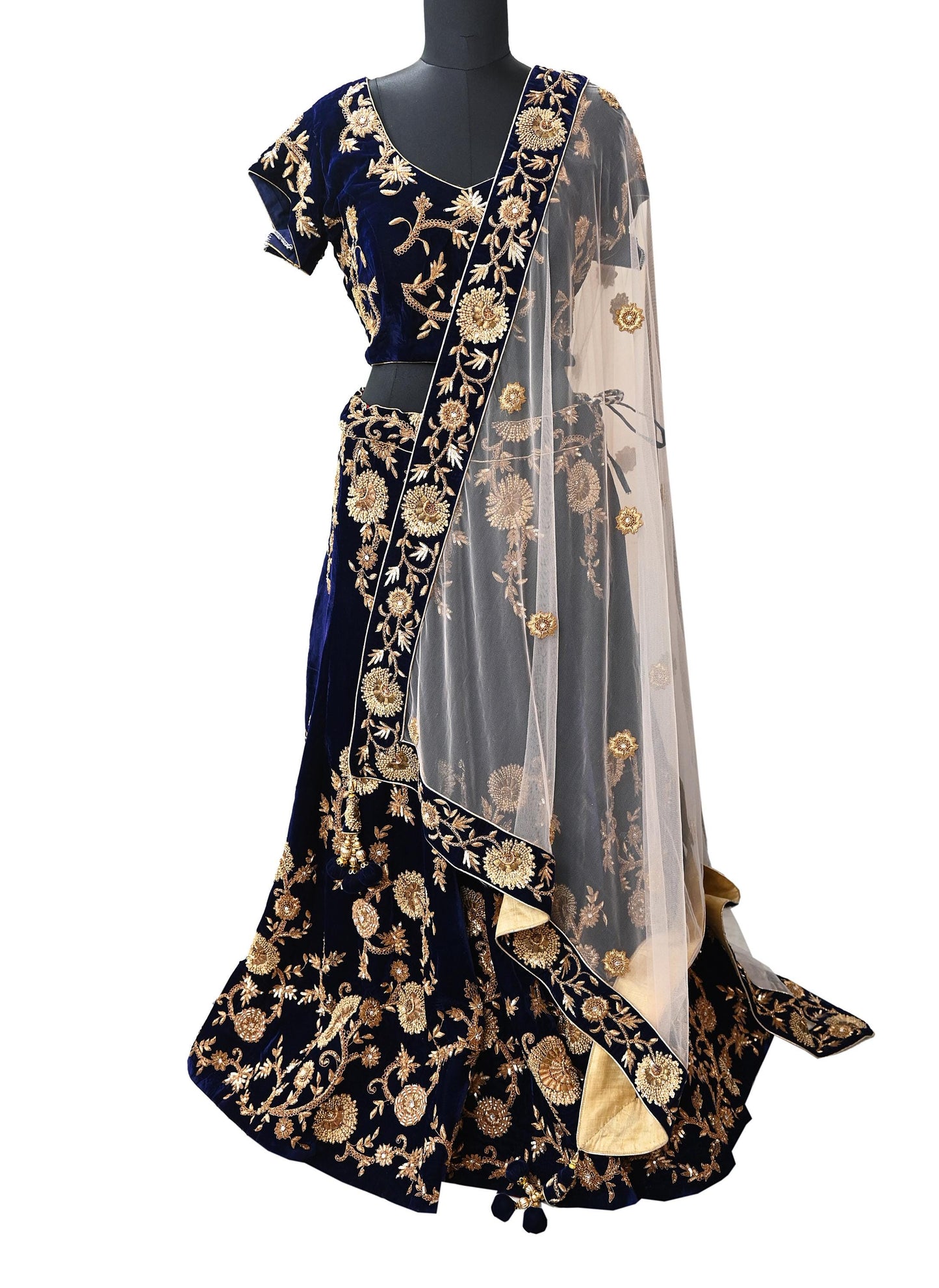 Indian Pre-owned Heavy Blue & Peach Velvet/Net Hand Embroidered Lehenga 3pcs Set By Designer Sabyasachi Bridal Wear With Padded Blouse