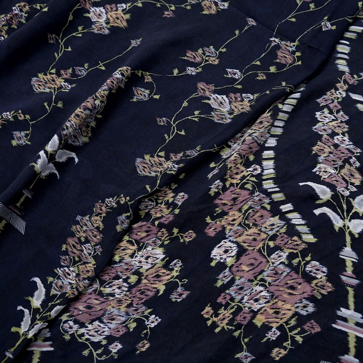 Indian Vintage Sari Gray & Blue Pure Silk Printed Saree 5yd Craft Fabric Sewing Floral Soft Dress Making Wrap used Quilting Crafting Upcycle