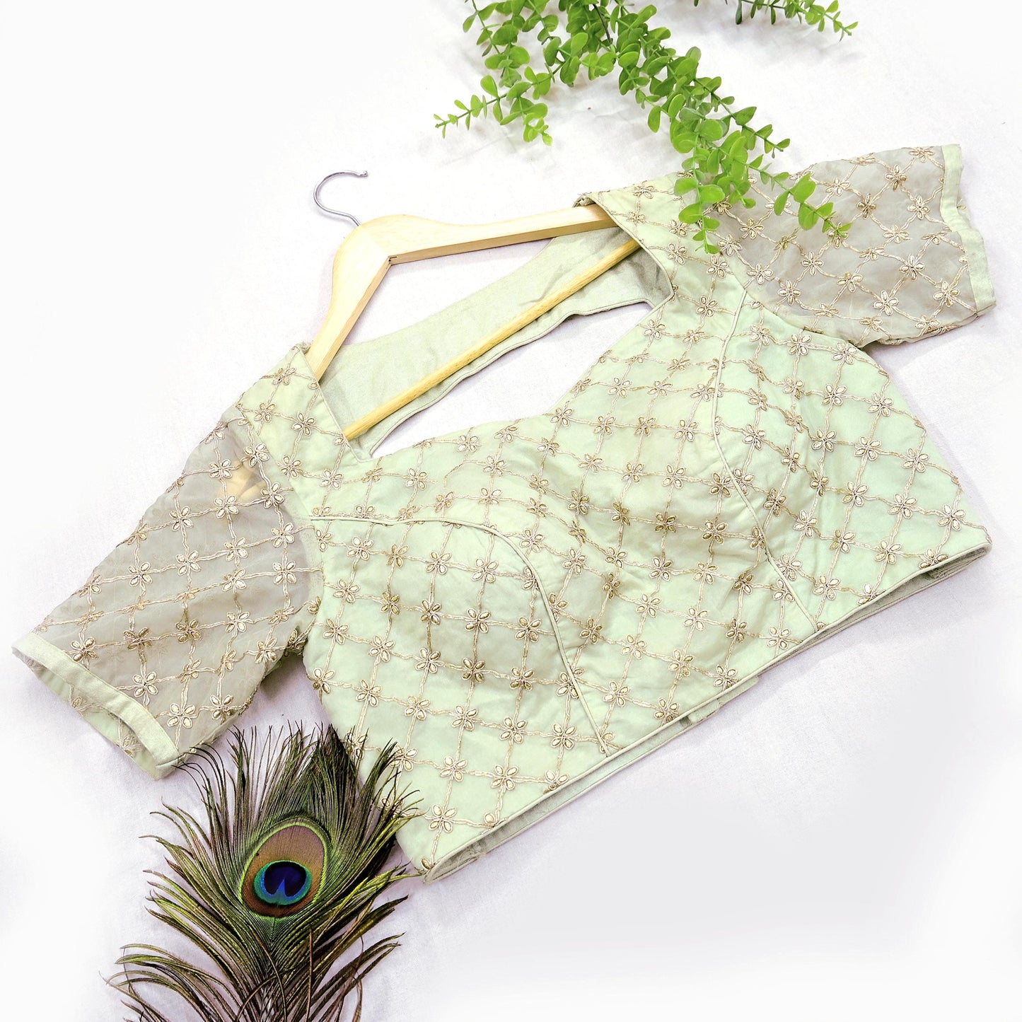 Indian Pre-owned Green Pure Organza Silk Hand Embroidered By Designer Abu Jani Blouse/Top/Crop 36 Size Party wear Bollywood