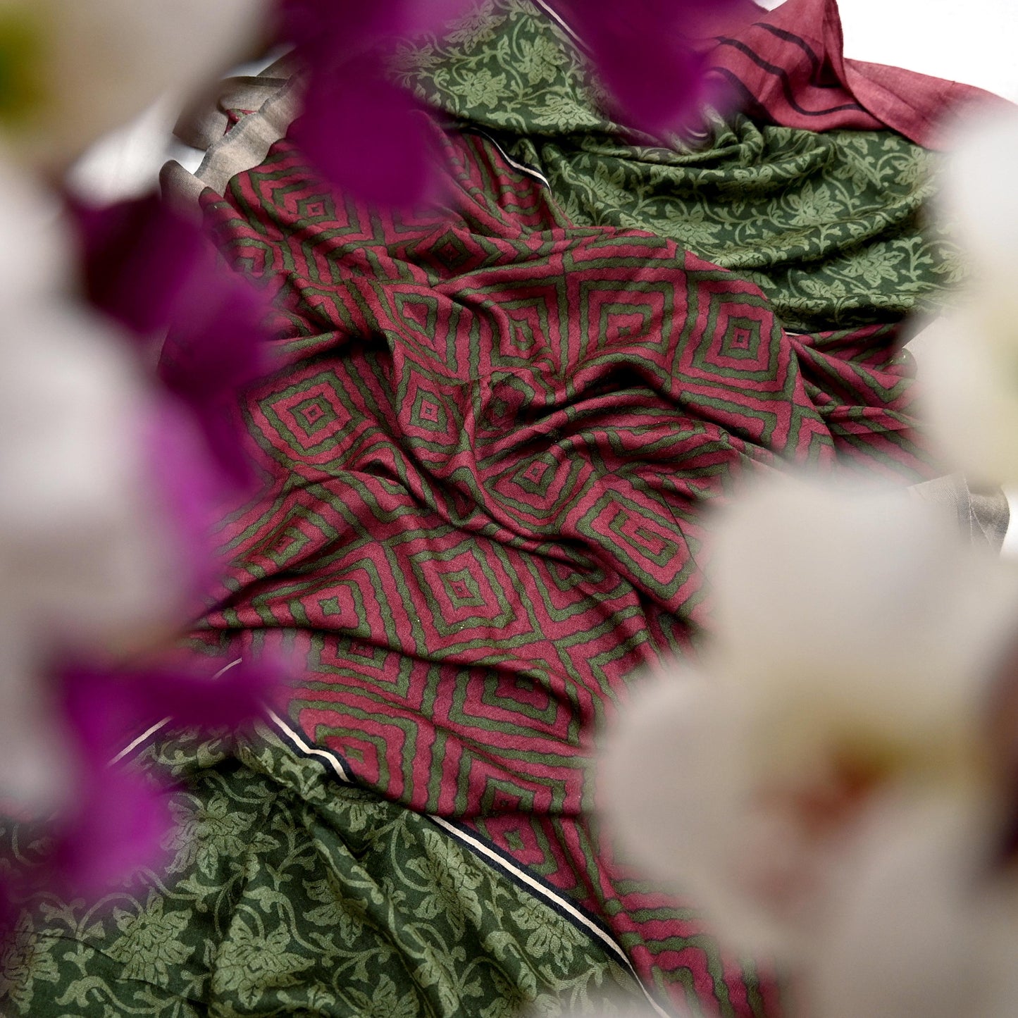 Indian Women Vintage Green & Maroon Long Stole Pure Woolen Scarf Dupatta Scarves Printed Sarong Wrap Veil Hijab Shawl Soft