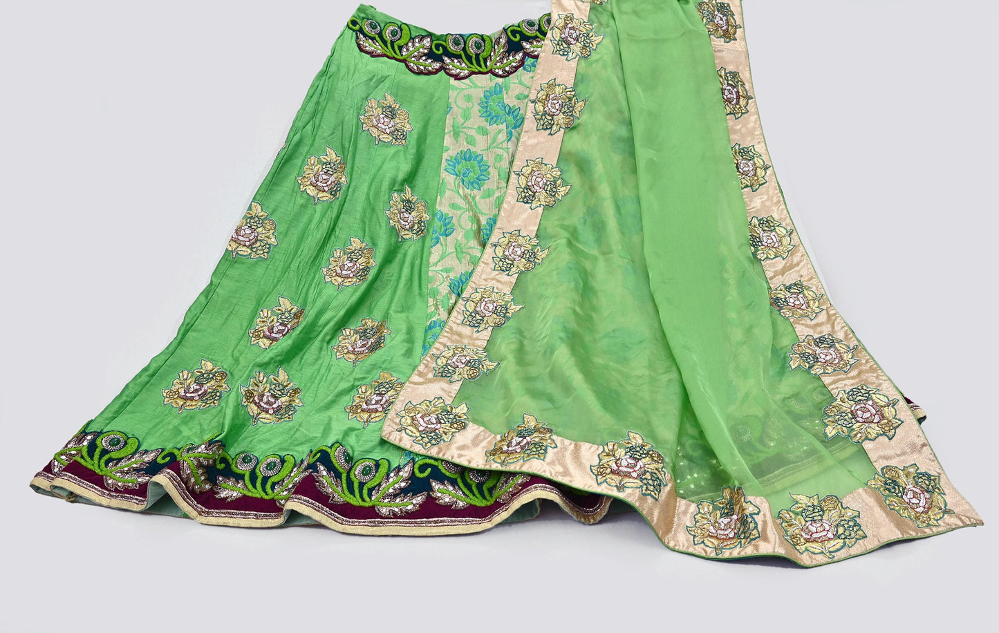 Indian Pre-owned Heavy Green Pure Chanderi Silk Hand Embroidered Lehenga Set Of 2pcs Designer By Manish Malhotra Party Wear