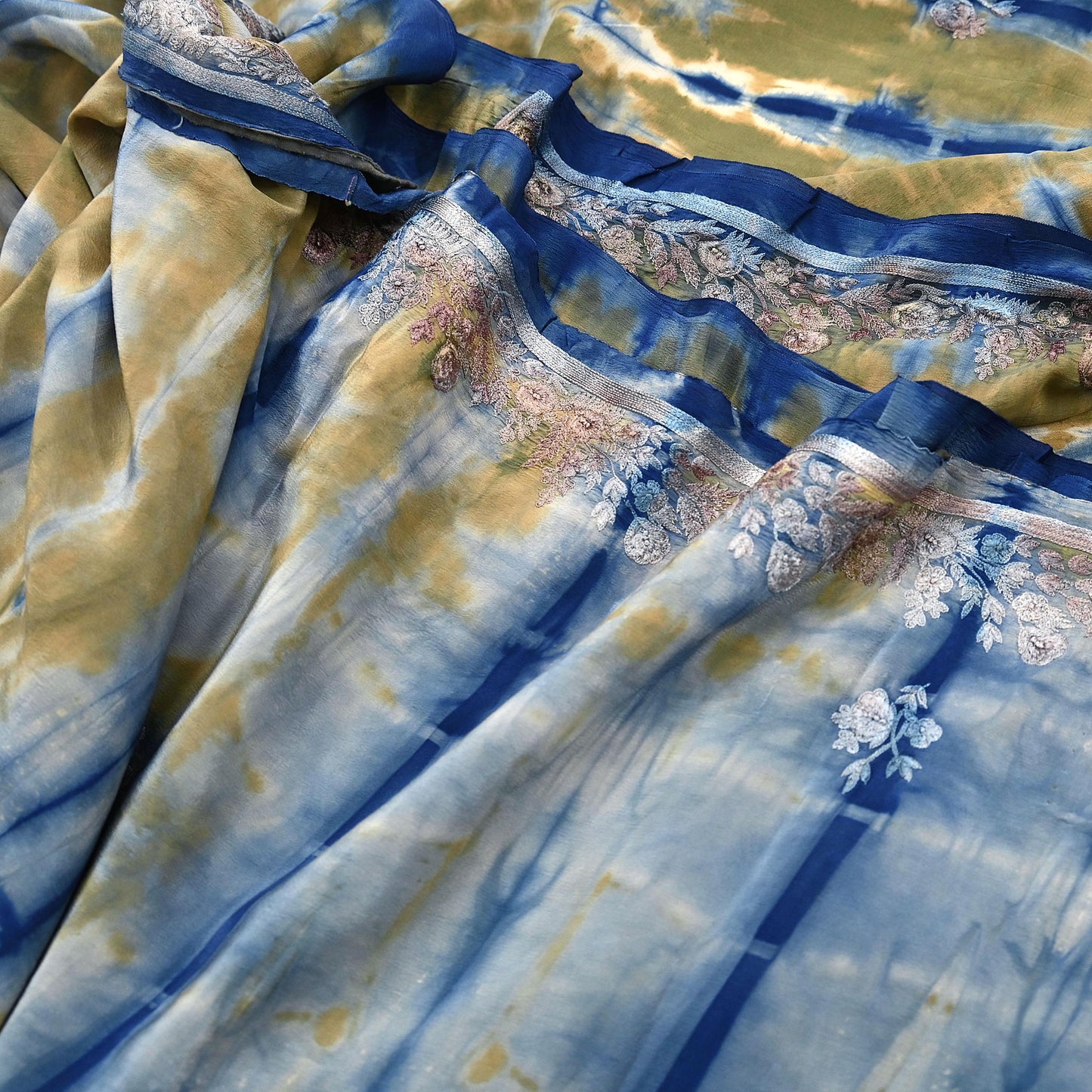 Indian Vintage Saree Pure Crepe Silk Hand Embroidered Tie-Dye Sari Fabric 5yard Sewing Craft Fabric Ethnic Dressmaking Crafting Zari