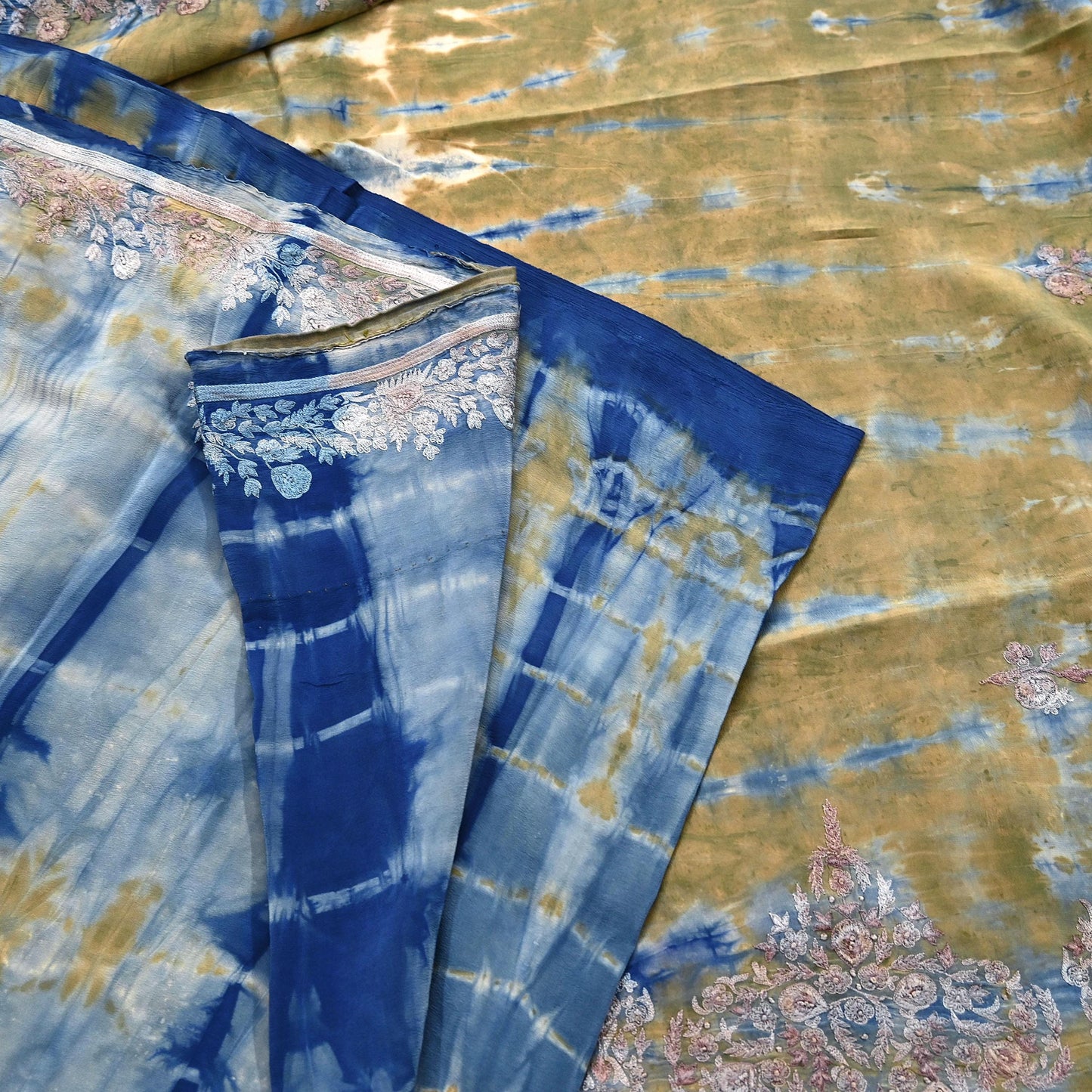 Indian Vintage Saree Pure Crepe Silk Hand Embroidered Tie-Dye Sari Fabric 5yard Sewing Craft Fabric Ethnic Dressmaking Crafting Zari