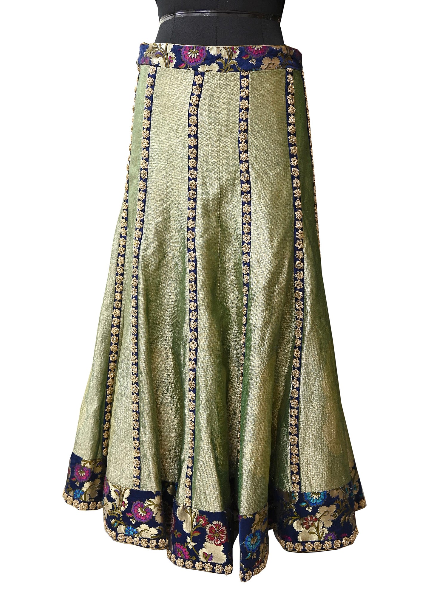 Indian Pre-owned Green Pure Tissue Silk Hand Embroidered Lehenga/Skirt Designer By Anamika Khanna Bridal Wear Zardozi/ Dabka Bollywood skirt