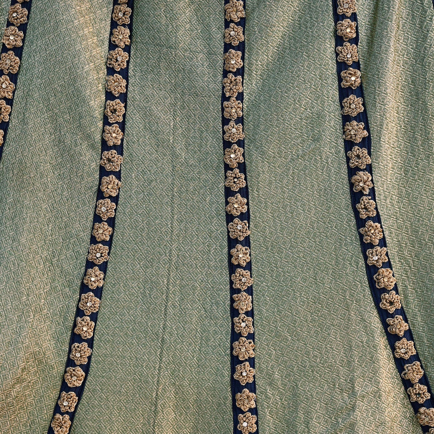 Indian Pre-owned Green Pure Tissue Silk Hand Embroidered Lehenga/Skirt Designer By Anamika Khanna Bridal Wear Zardozi/ Dabka Bollywood skirt