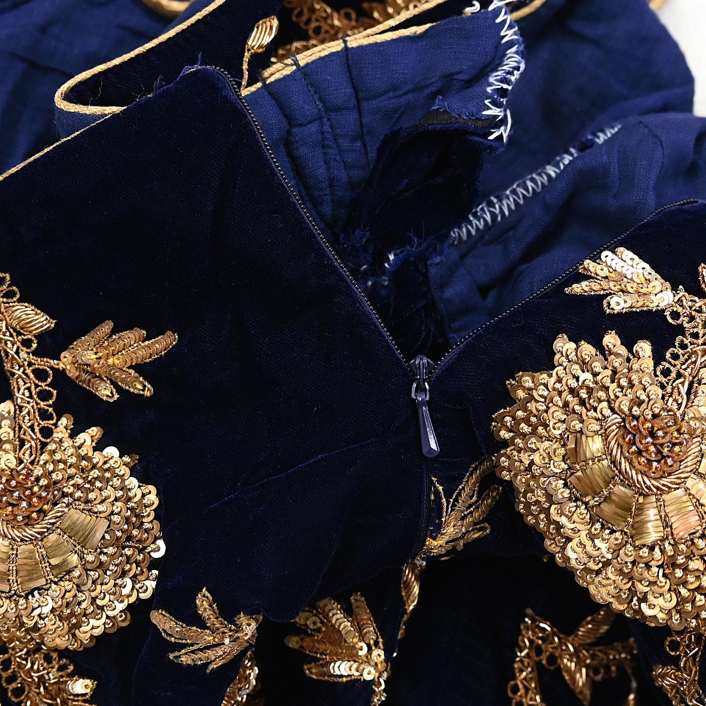 Indian Pre-owned Heavy Blue Velvet Hand Embroidered By Designer Sabyasachi Padded Blouse/Top/Crop XL Size Party wear Bollywood