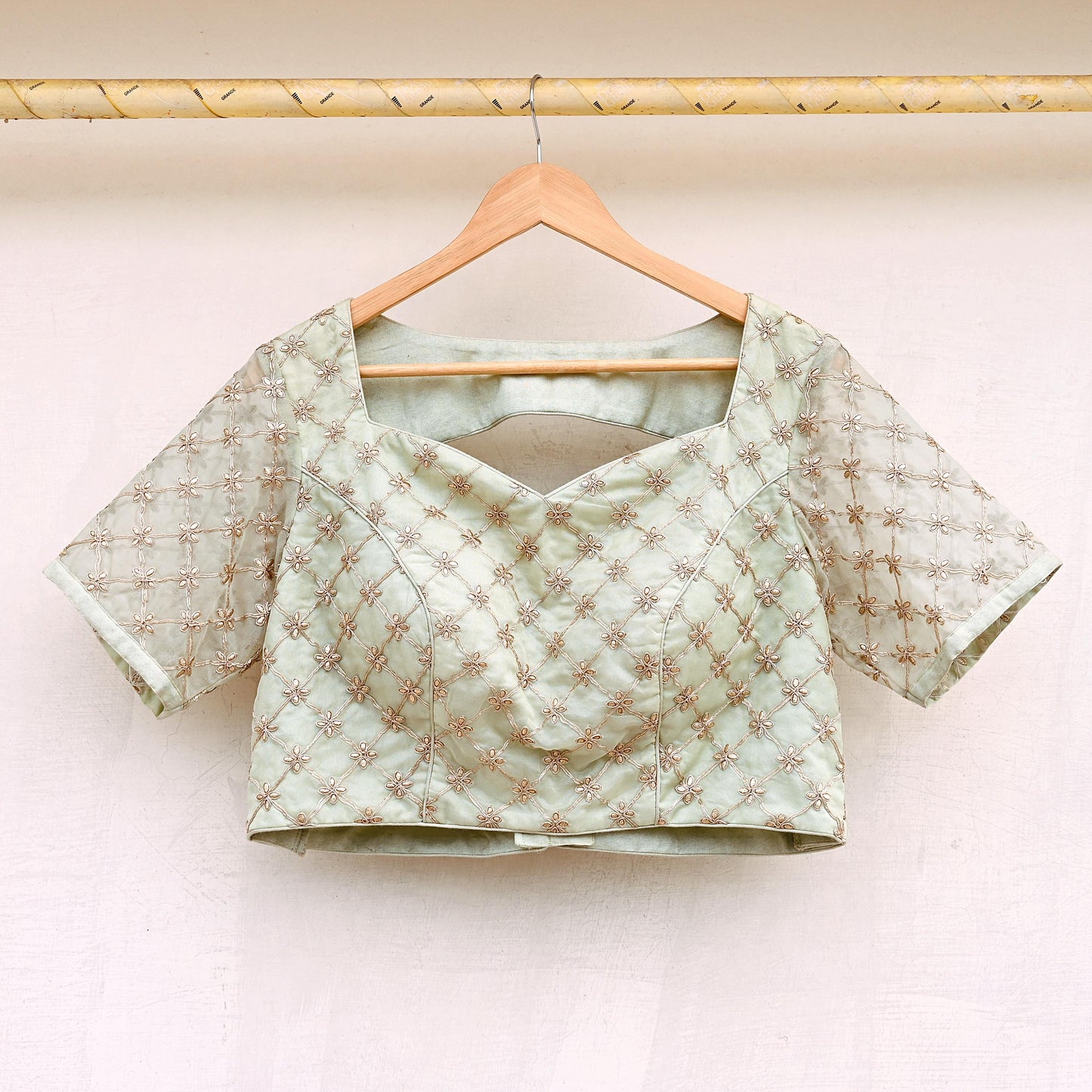 Indian Pre-owned Green Pure Organza Silk Hand Embroidered By Designer Abu Jani Blouse/Top/Crop 36 Size Party wear Bollywood