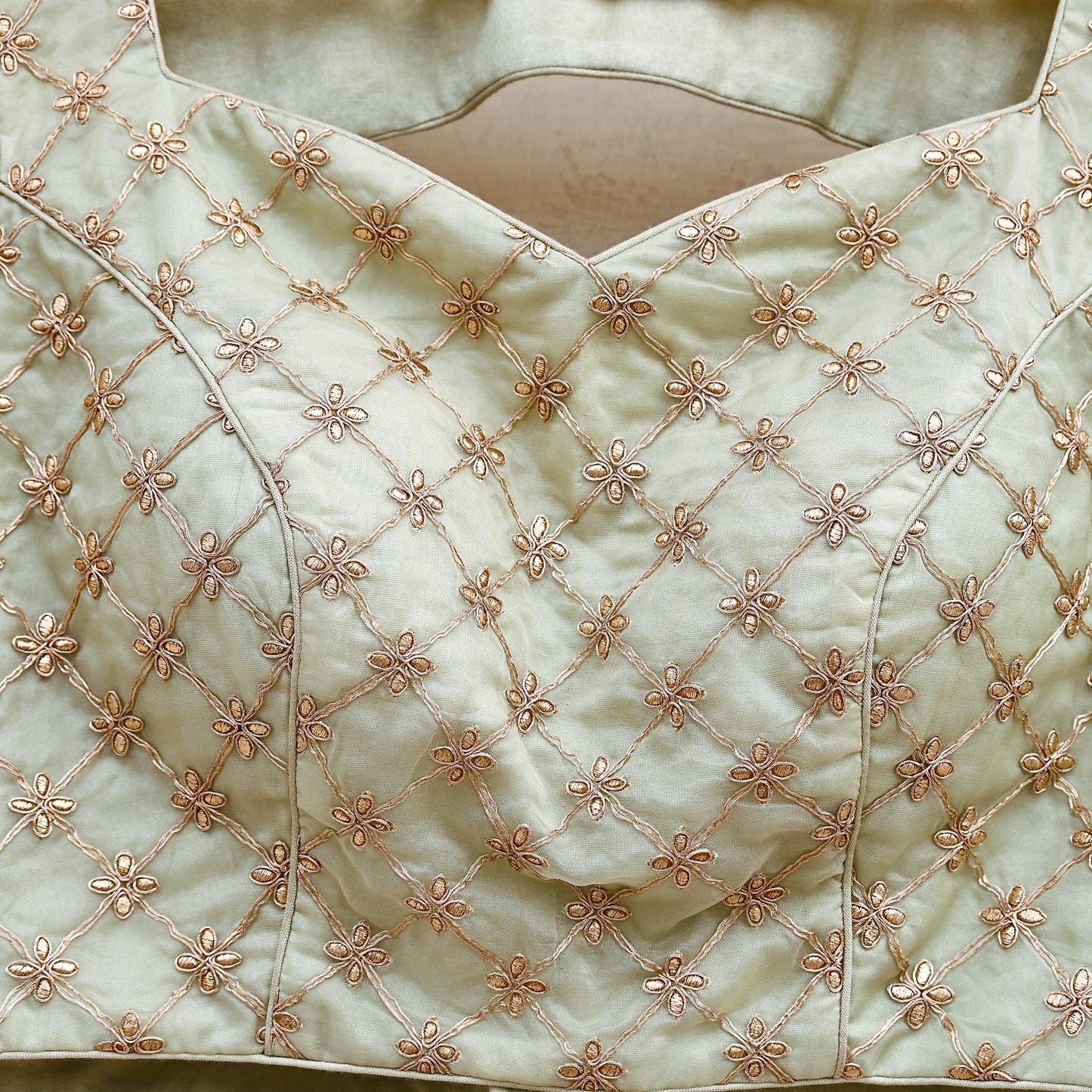 Indian Pre-owned Green Pure Organza Silk Hand Embroidered By Designer Abu Jani Blouse/Top/Crop 36 Size Party wear Bollywood