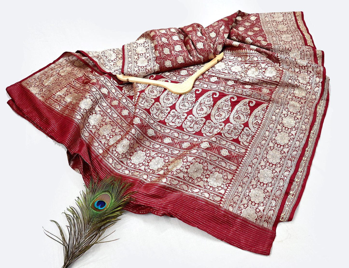 Indian Antique Vintage Heavy Sari Maroon Pure Silk Hand Woven Banarasi Sarees Zari 5Yd Pre-owned Designing