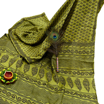 Indian Vintage Green Sari Pure Silk Hand Embroidered Sarees 5Yd Craft Fabric Sewing soft Quilting Crafting Upcycle Ethnic Bollywood sarees