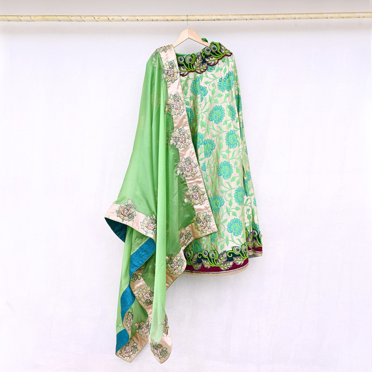 Indian Pre-owned Heavy Green Pure Chanderi Silk Hand Embroidered Lehenga Set Of 2pcs Designer By Manish Malhotra Party Wear