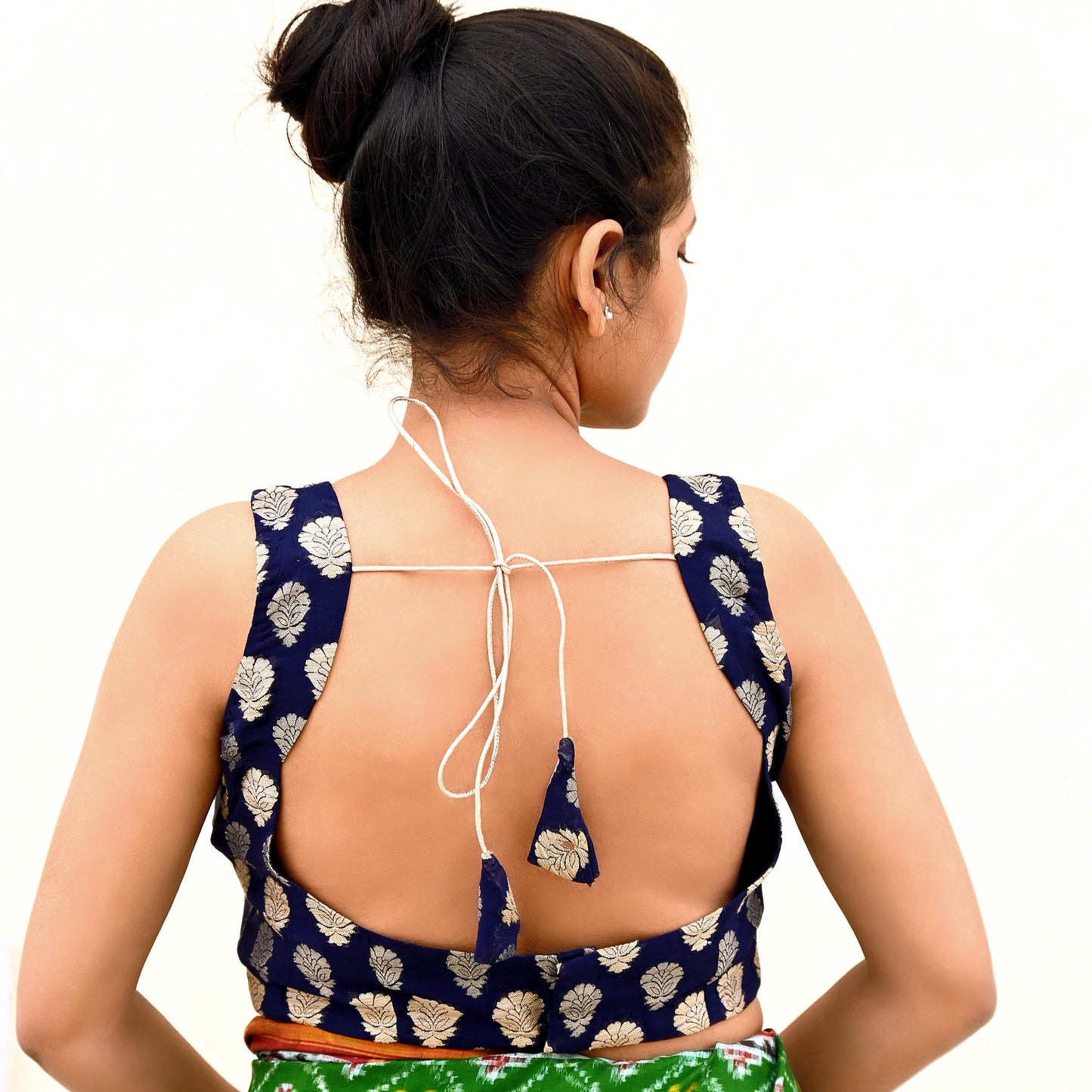 Indian New White Pure Georgette Silk Hand Woven Sleeveless Padded Blouse/Top/Crop Party wear Bollywood One Of a Kind Blouse