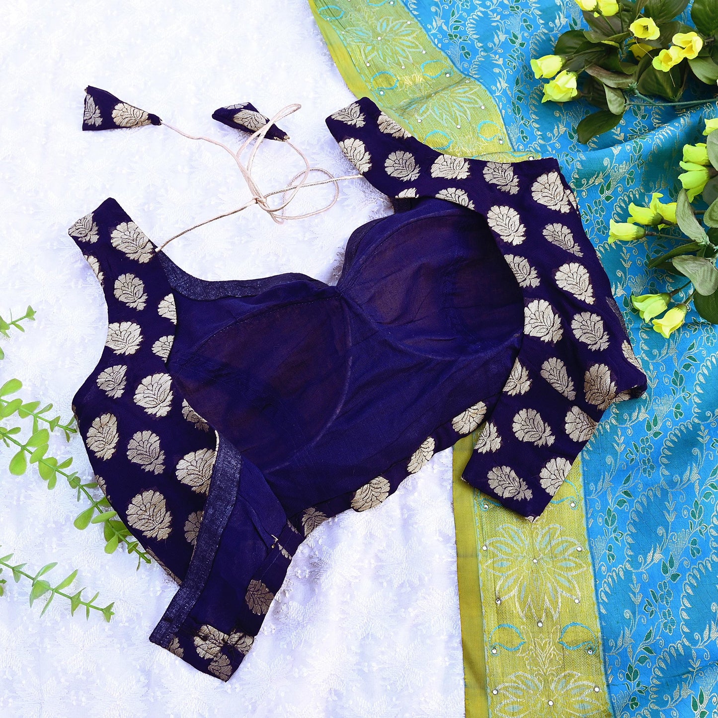 Indian New White Pure Georgette Silk Hand Woven Sleeveless Padded Blouse/Top/Crop Party wear Bollywood One Of a Kind Blouse