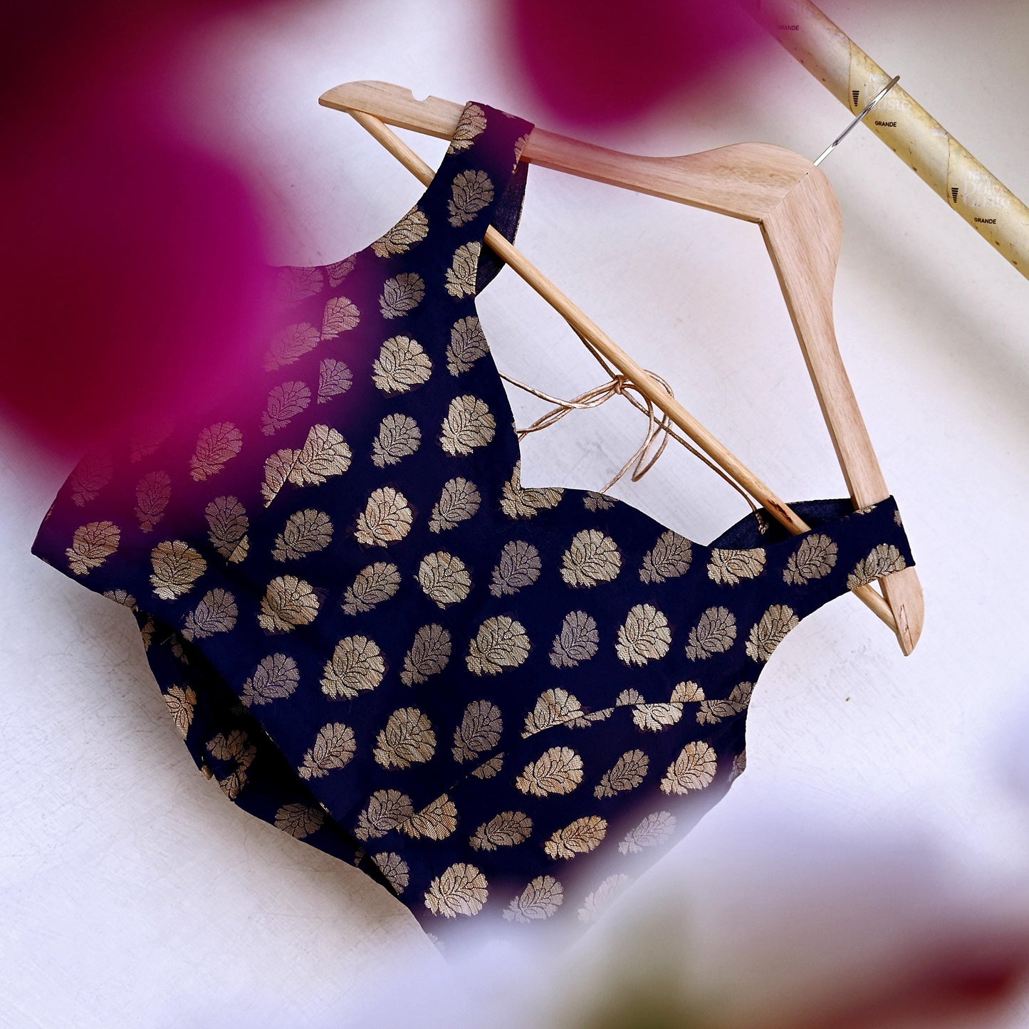 Indian New White Pure Georgette Silk Hand Woven Sleeveless Padded Blouse/Top/Crop Party wear Bollywood One Of a Kind Blouse