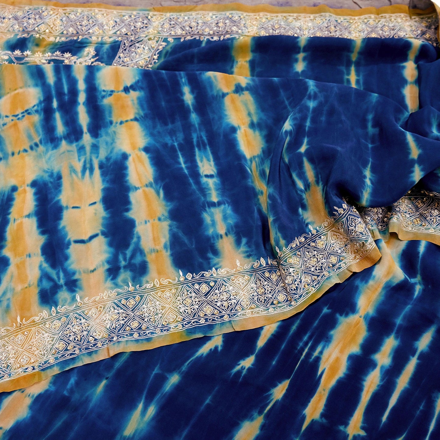 Indian Vintage Saree Pure Crepe Silk Hand Embroidered Tie-Dye Sari Fabric 5yard Sewing Craft Fabric Ethnic Dressmaking Crafting Zardozi Zari