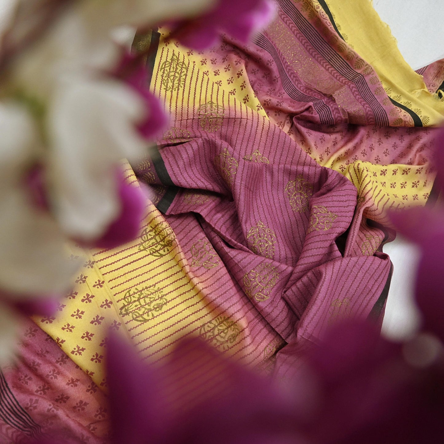 Vintage Indian Maroon & yellow Long Stole Woolen Scarf Dupatta Infinity Scarves Painted Sarong Wrap Craft Fabric Veil Woman Hijab Shawl