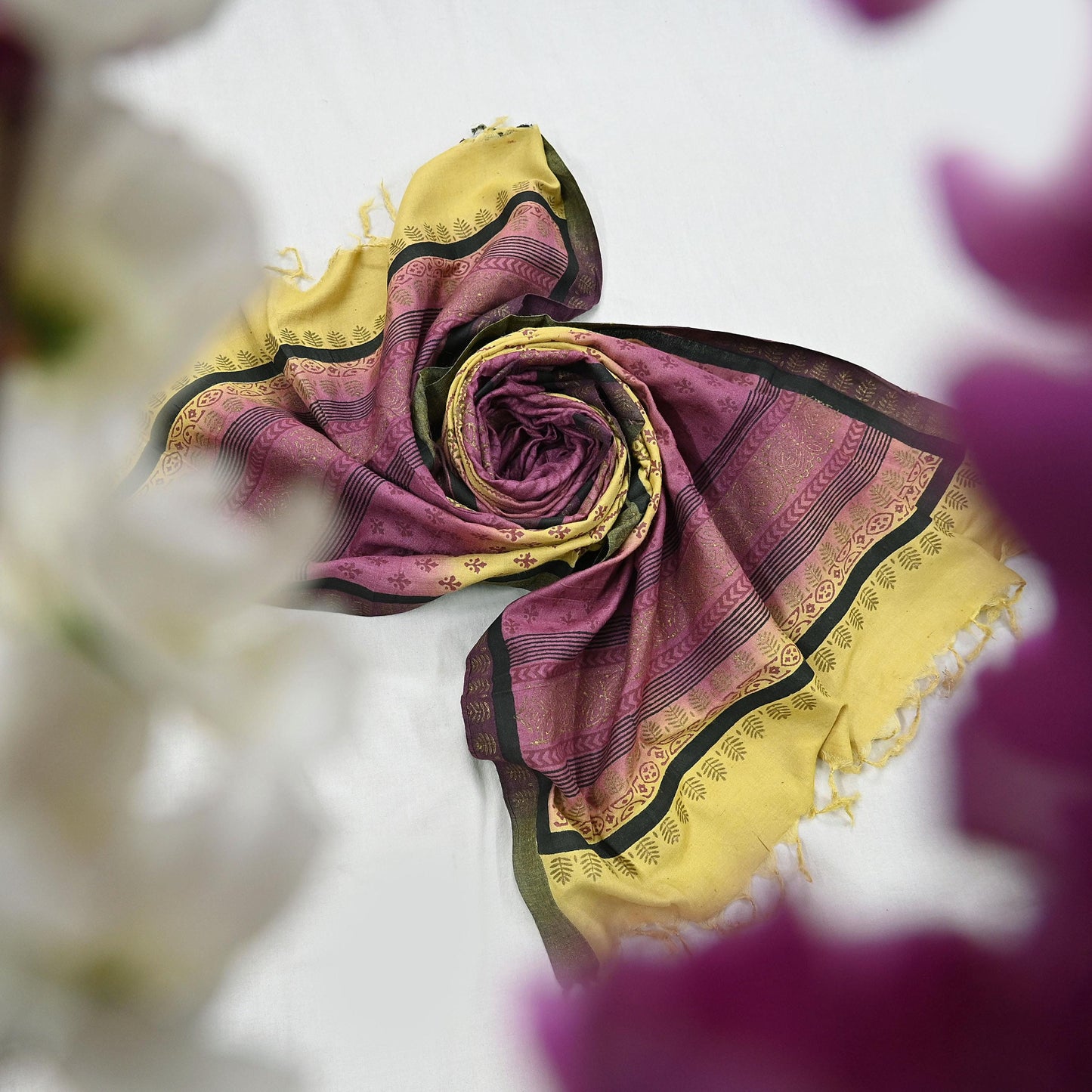 Vintage Indian Maroon & yellow Long Stole Woolen Scarf Dupatta Infinity Scarves Painted Sarong Wrap Craft Fabric Veil Woman Hijab Shawl