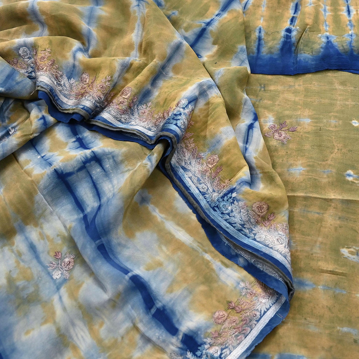 Indian Vintage Saree Pure Crepe Silk Hand Embroidered Tie-Dye Sari Fabric 5yard Sewing Craft Fabric Ethnic Dressmaking Crafting Zari