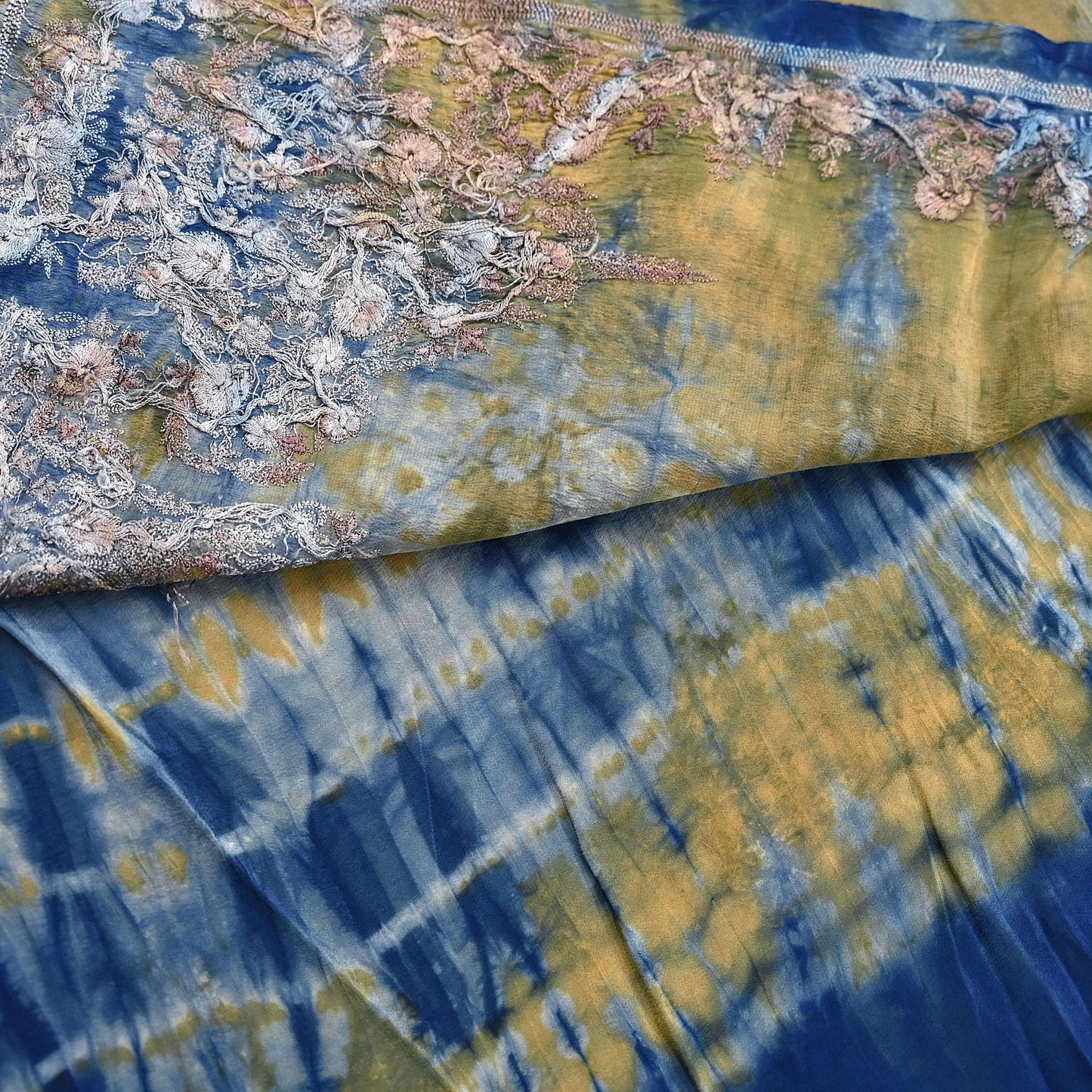 Indian Vintage Saree Pure Crepe Silk Hand Embroidered Tie-Dye Sari Fabric 5yard Sewing Craft Fabric Ethnic Dressmaking Crafting Zari