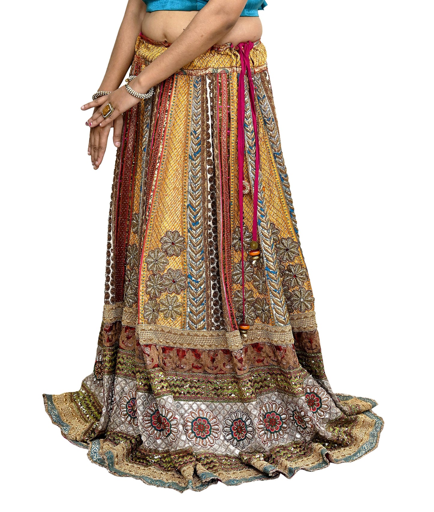 Indian Pre-owned Heavy Wedding Hand Embroidered Lehenga/Skirt Designer By Sabyasachi Zardozi Bridal Wear Floral Design