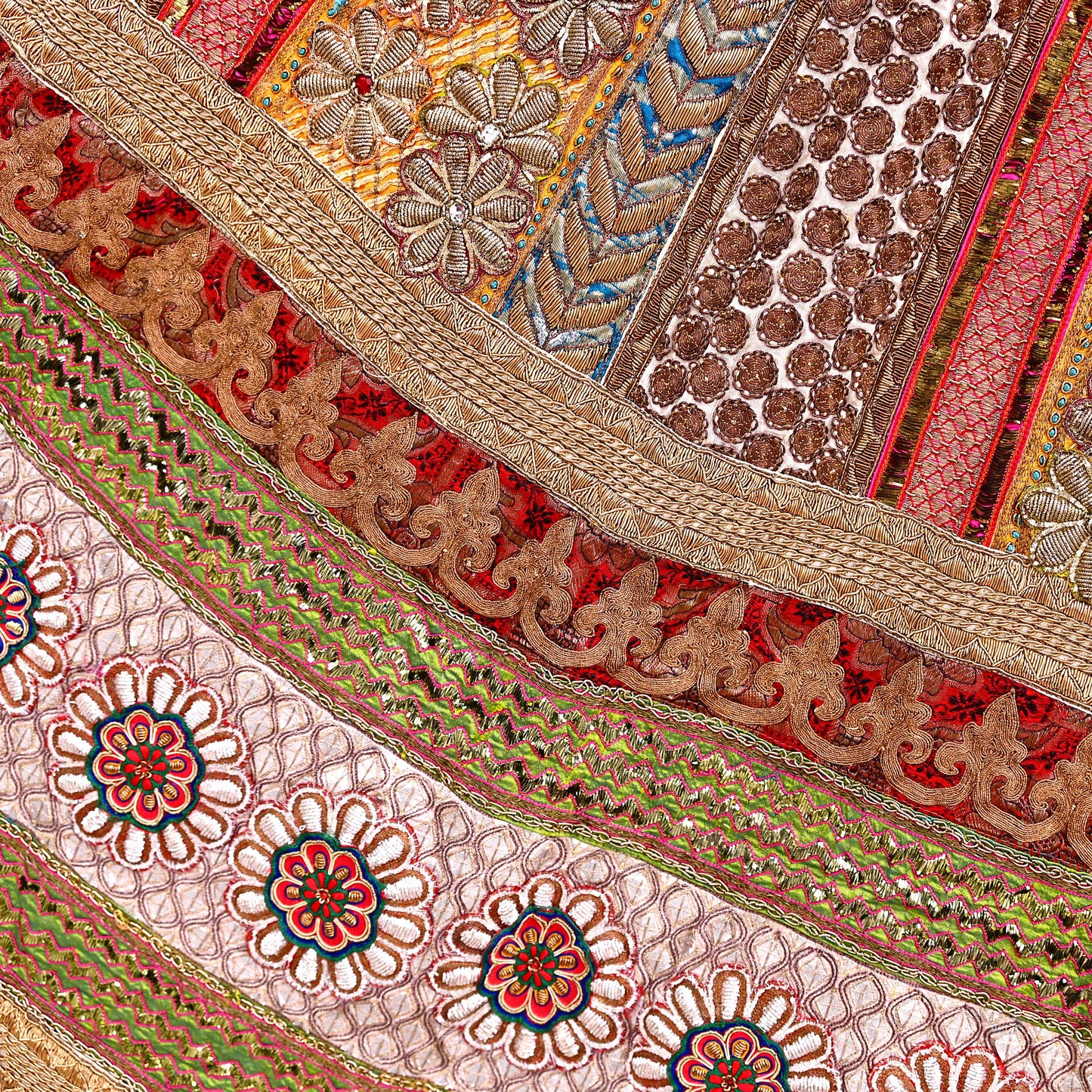 Indian Pre-owned Heavy Wedding Hand Embroidered Lehenga/Skirt Designer By Sabyasachi Zardozi Bridal Wear Floral Design