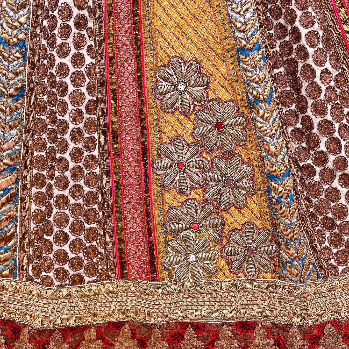 Indian Pre-owned Heavy Wedding Hand Embroidered Lehenga/Skirt Designer By Sabyasachi Zardozi Bridal Wear Floral Design